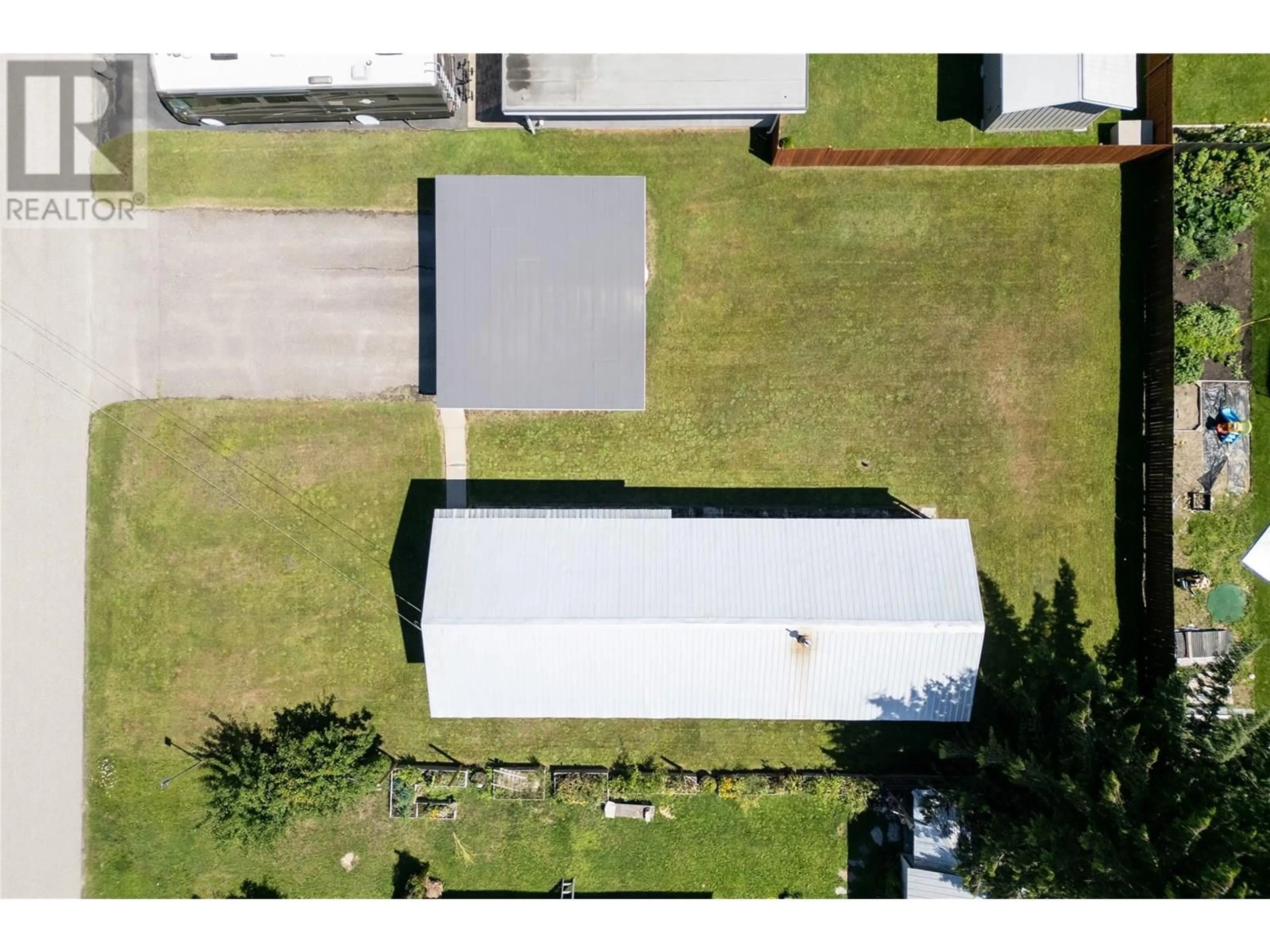 A pic from outside/outdoor area/front of a property/back of a property/a pic from drone, building for 802 CENTER STREET, Revelstoke British Columbia V0E2S0