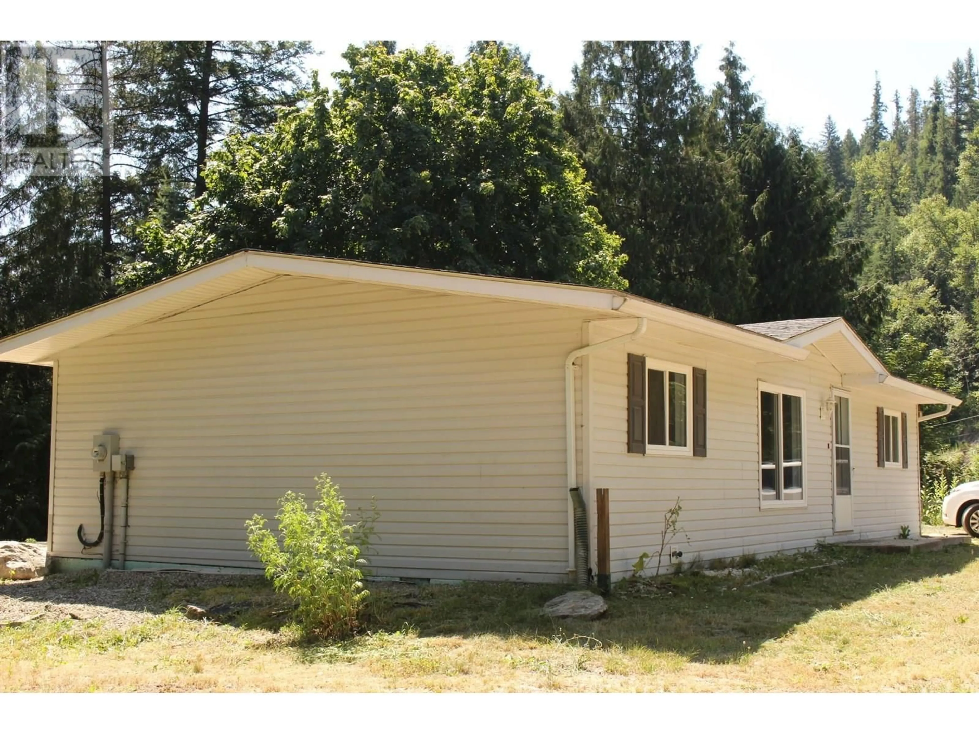 Home with vinyl exterior material, building for 1531 MOUNTAIN RIDGE ROAD, Robson British Columbia V1N4S2