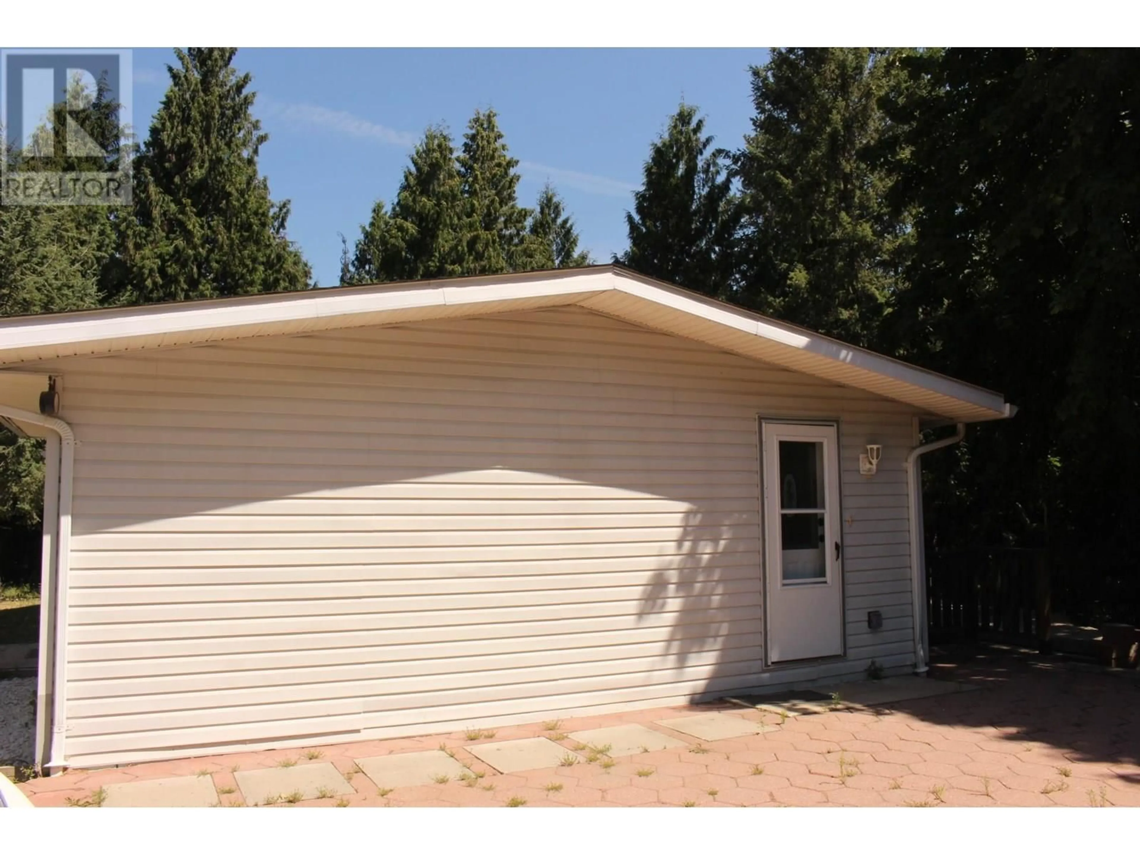 Home with vinyl exterior material, building for 1531 MOUNTAIN RIDGE ROAD, Robson British Columbia V1N4S2