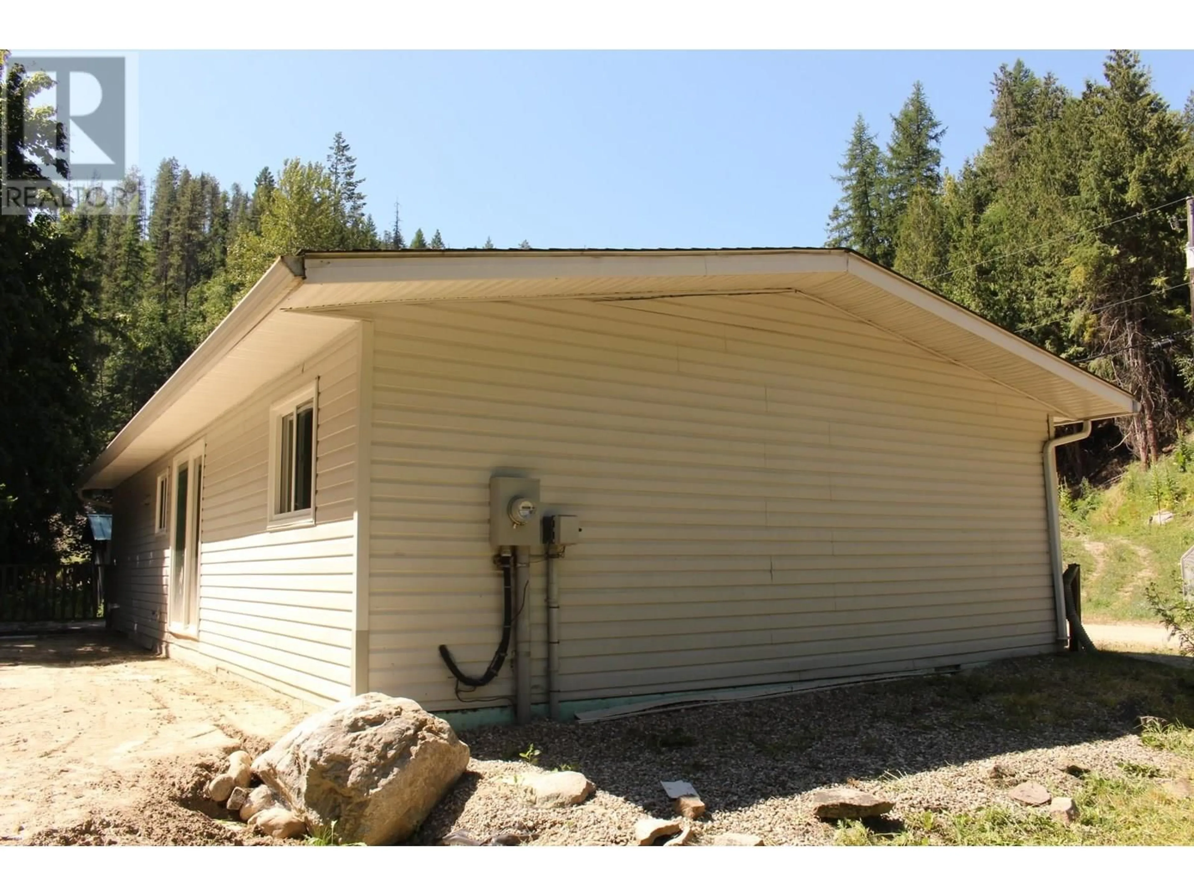 Home with vinyl exterior material, building for 1531 MOUNTAIN RIDGE ROAD, Robson British Columbia V1N4S2