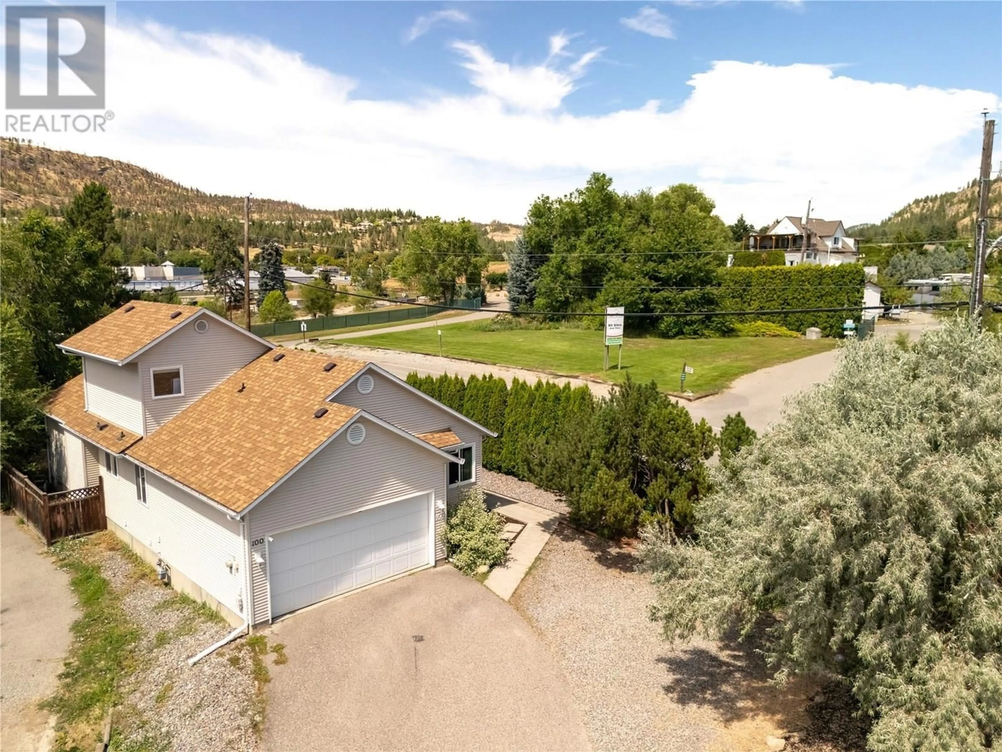 A pic from outside/outdoor area/front of a property/back of a property/a pic from drone, street for 100 VERNA COURT, Kelowna British Columbia V1V1S9