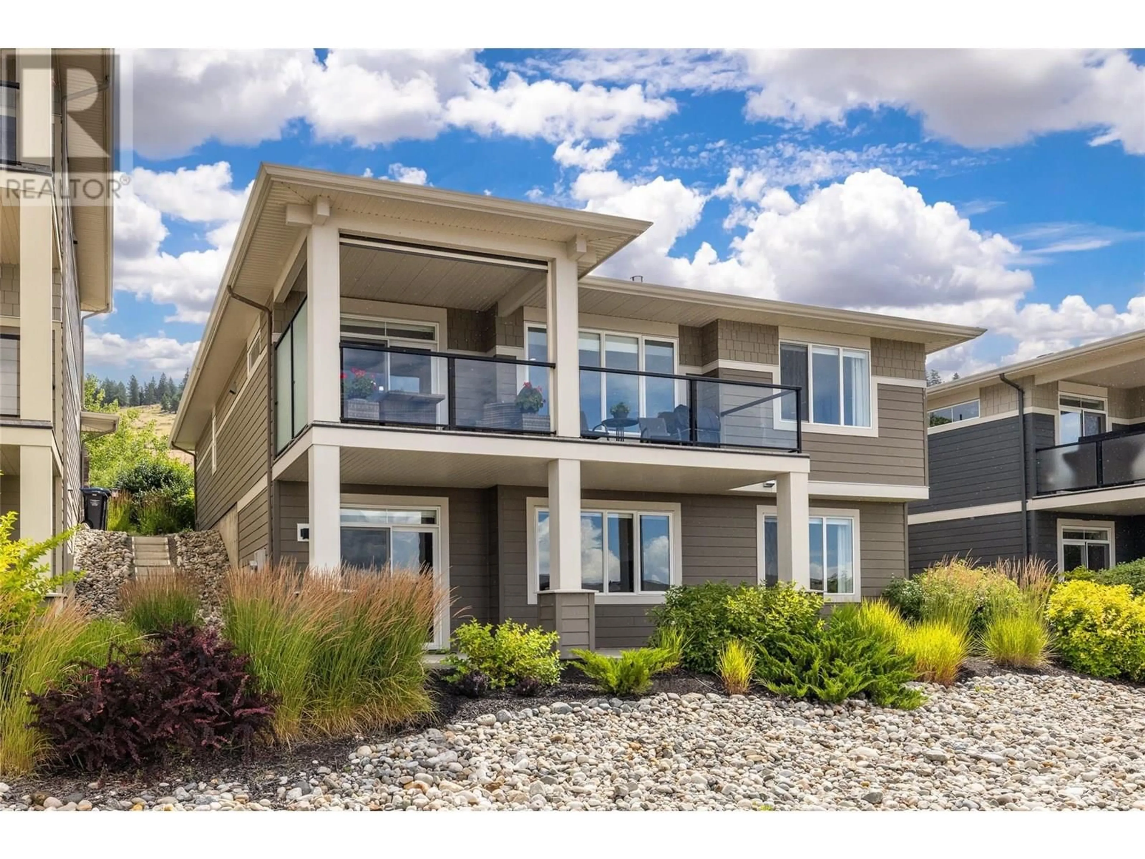Home with vinyl exterior material, street for 1590 WINTER LANE, Kelowna British Columbia V1P1T2