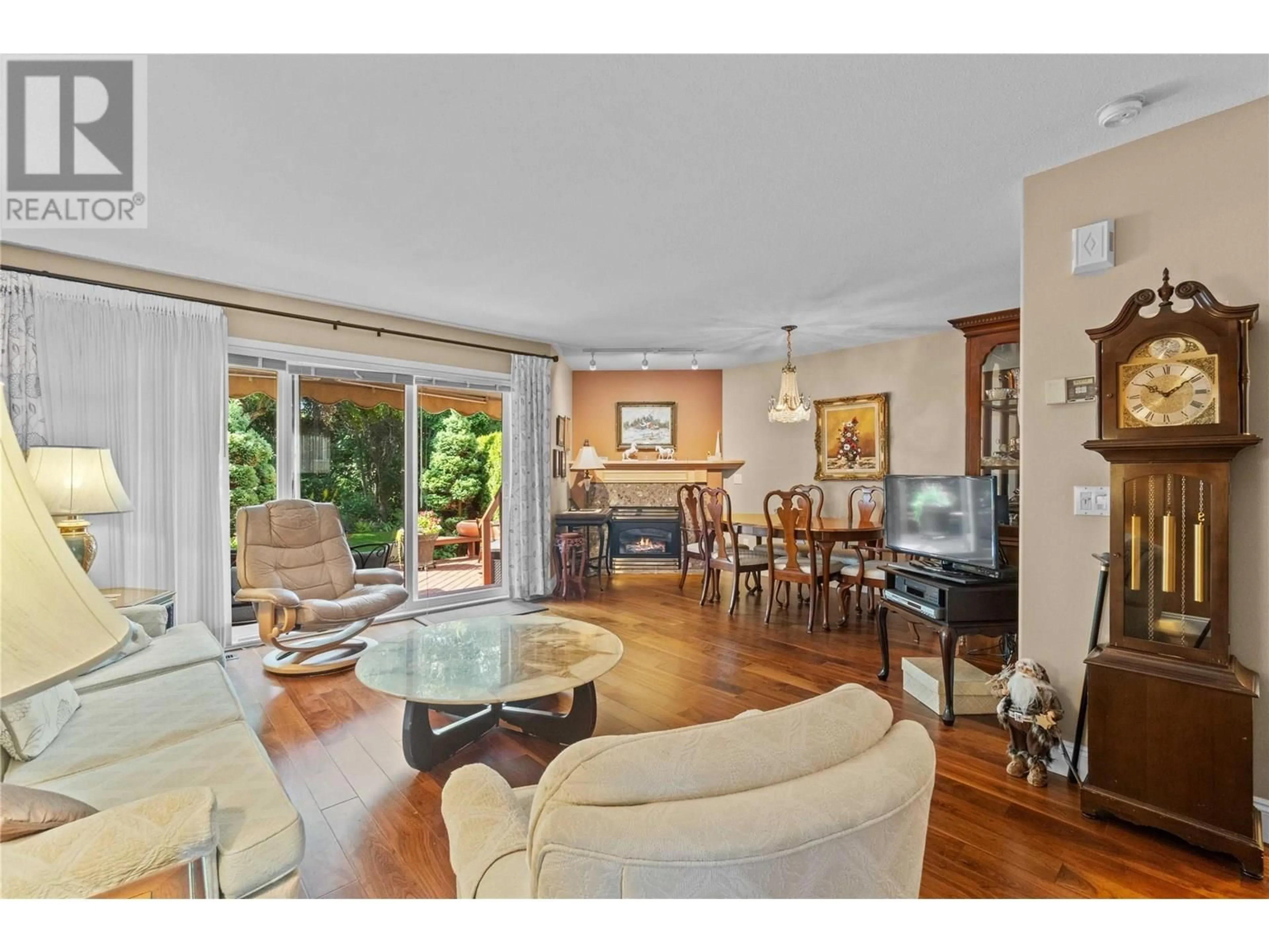 Living room with furniture, unknown for 6 - 660 24 STREET NORTHEAST, Salmon Arm British Columbia V1E1W1
