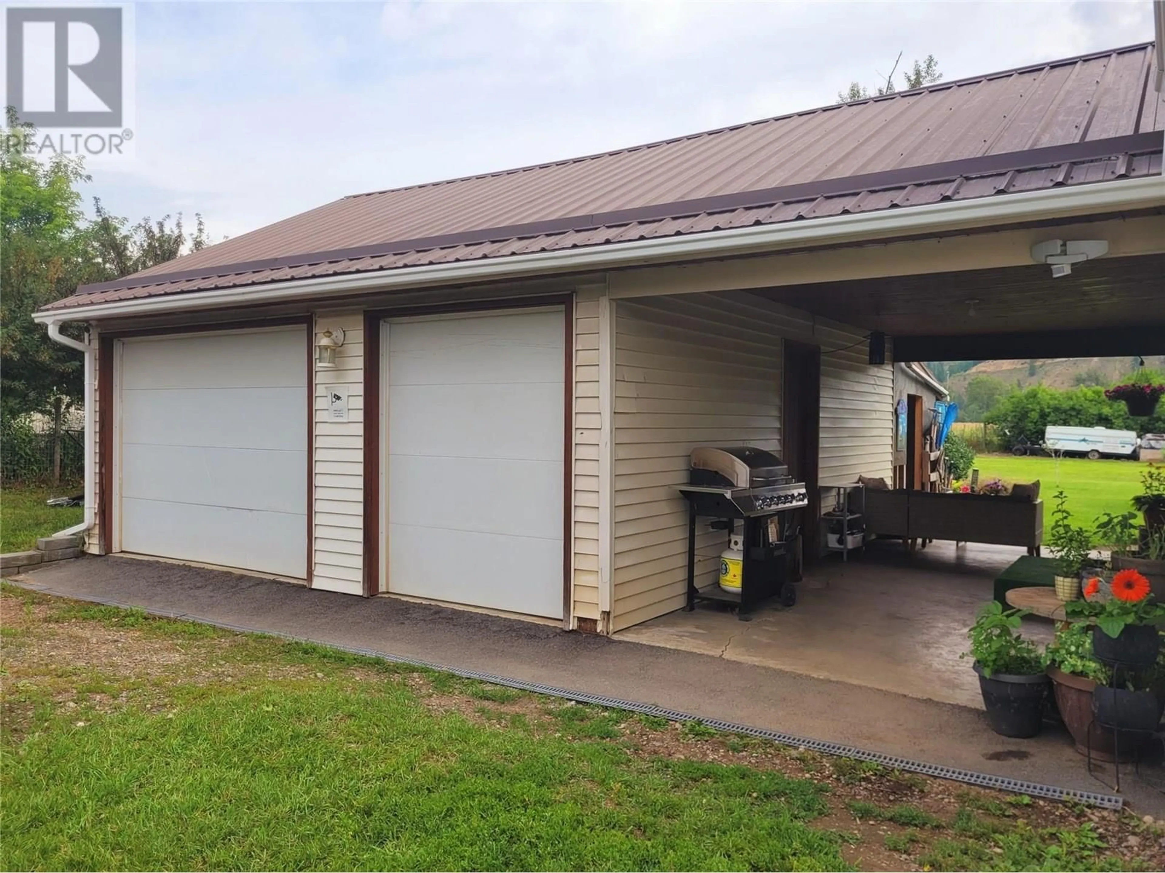 Indoor garage for 177 24 HIGHWAY, Little Fort British Columbia V0E2C0