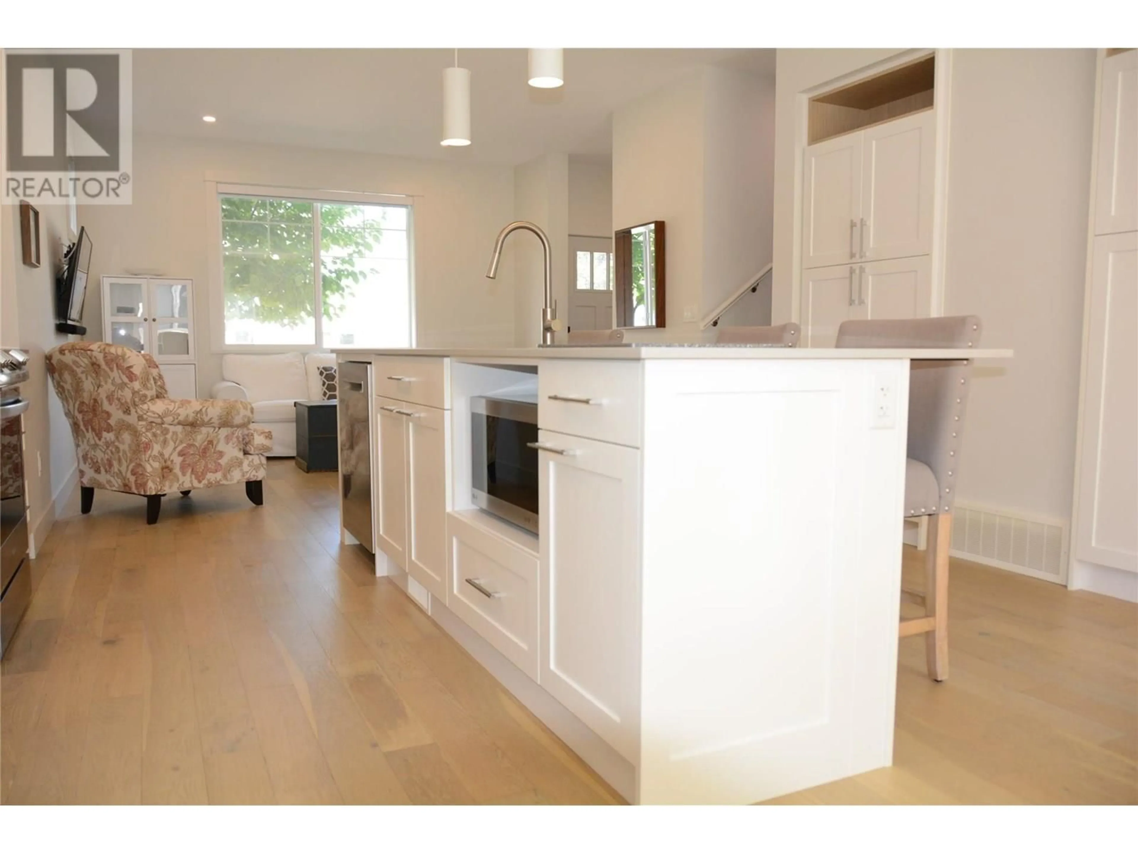 Open concept kitchen, wood/laminate floor for 104 - 1393 9TH AVENUE, Kamloops British Columbia V2C0H8