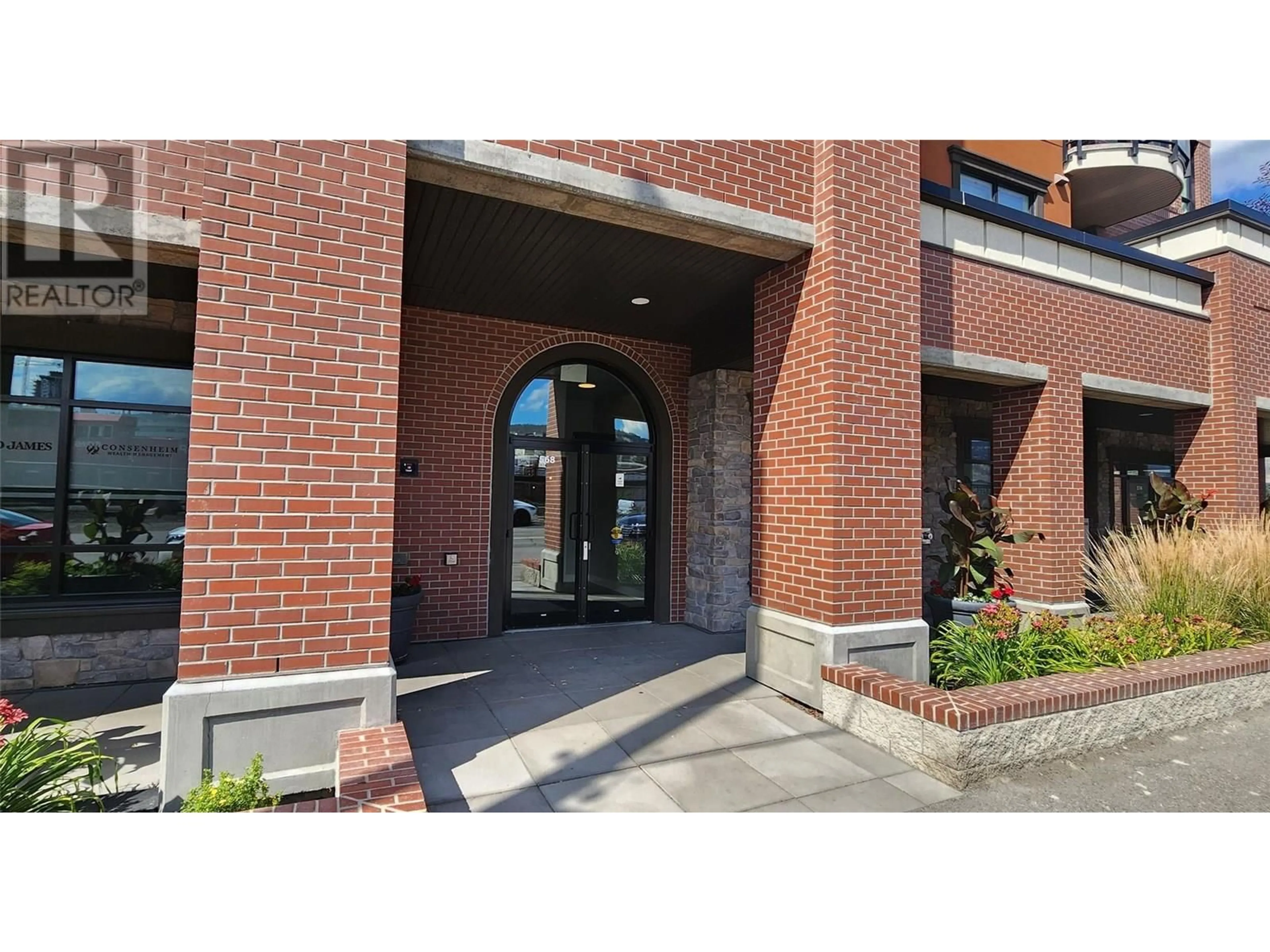 Indoor foyer for 102 - 568 LORNE STREET, Kamloops British Columbia V2C1W3