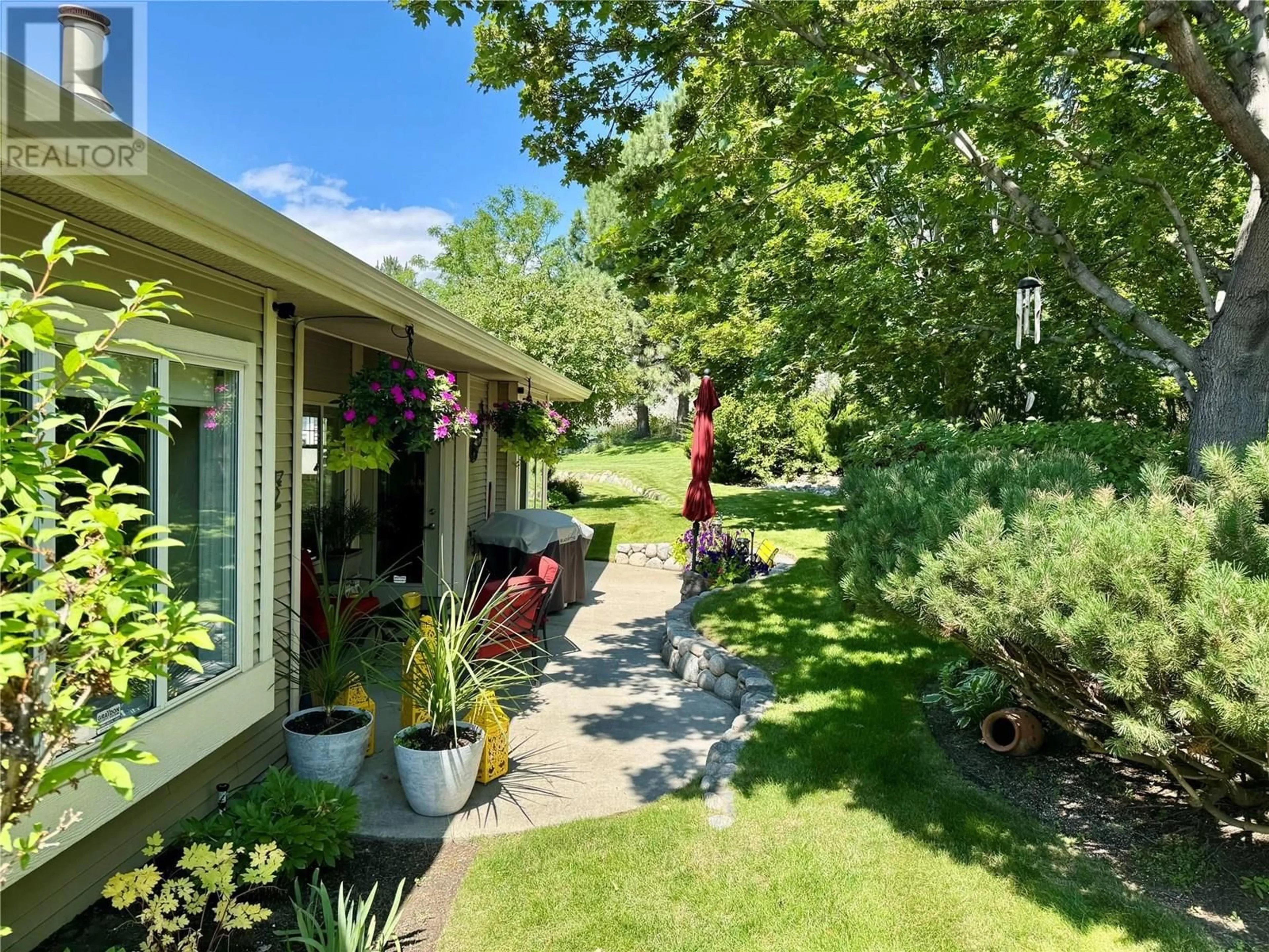 A pic from outside/outdoor area/front of a property/back of a property/a pic from drone, street for 223 SAGEWOOD DRIVE, Kamloops British Columbia V2H1R1