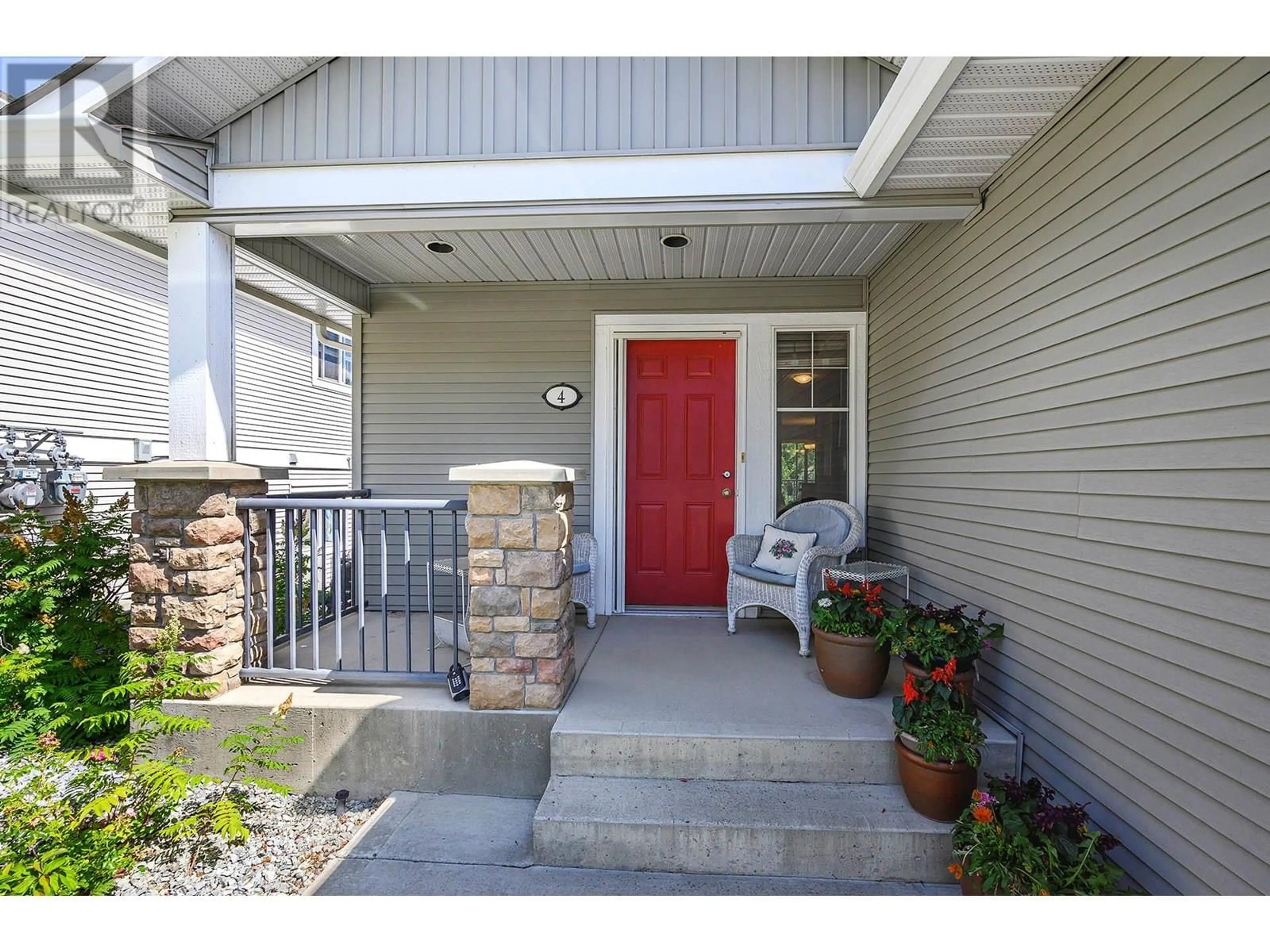 Indoor entryway for 4 - 1855 HILLSIDE DRIVE, Kamloops British Columbia V2E0A2