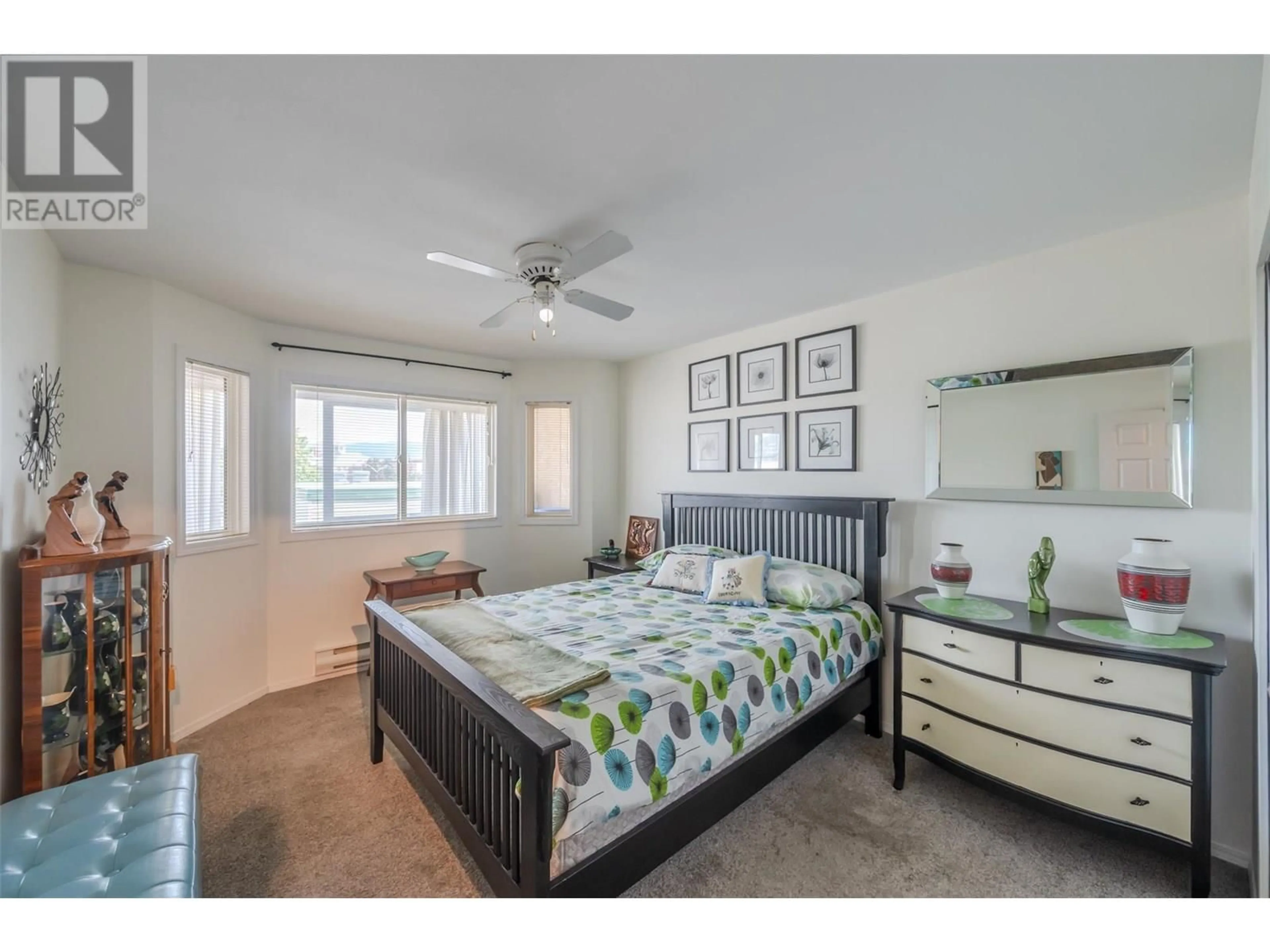 Bedroom with bed, unknown for 305 - 865 MAIN STREET, Penticton British Columbia V2A5E3