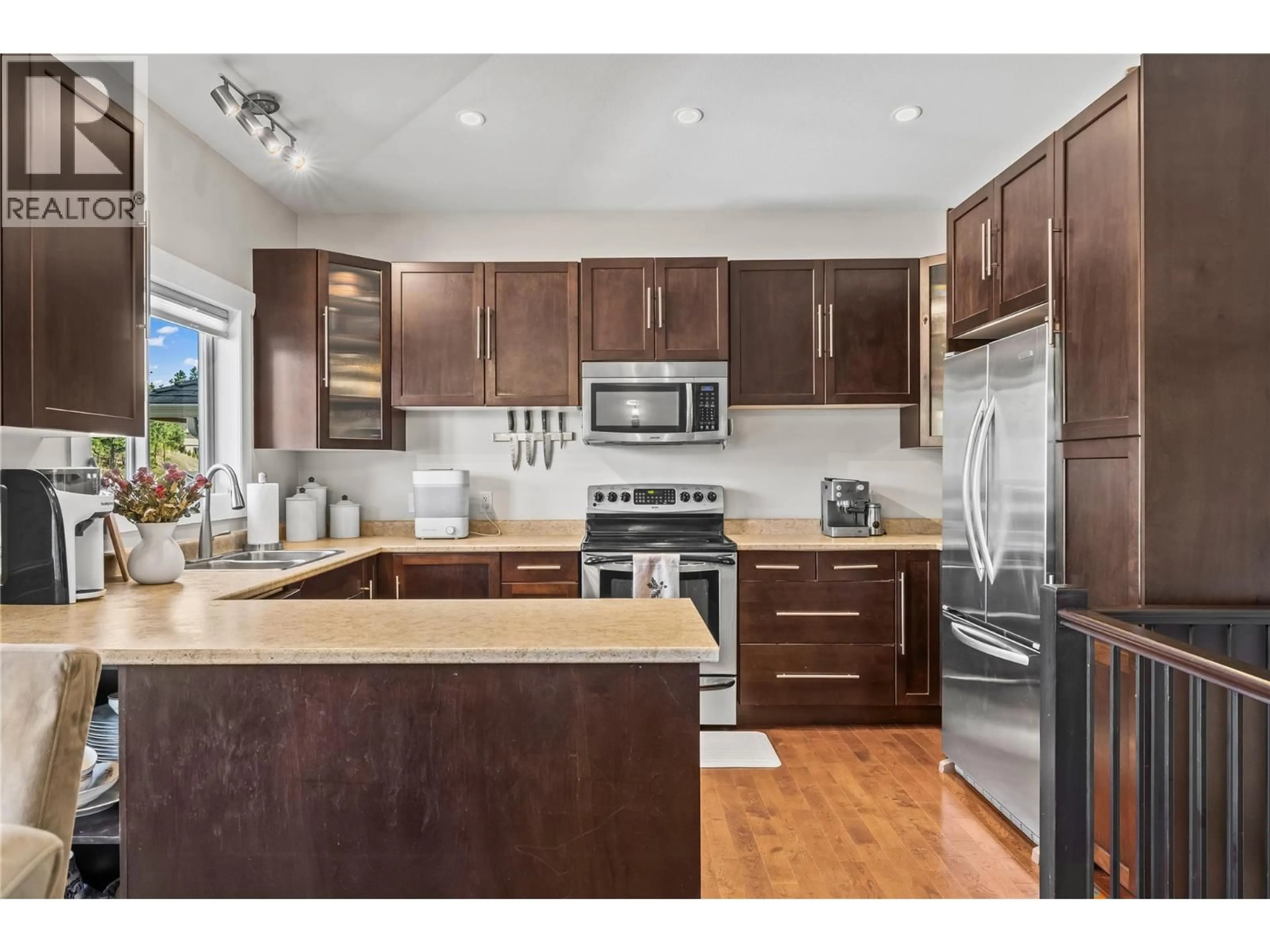Open concept kitchen, wood/laminate floor for 2223 SUNVIEW DRIVE, West Kelowna British Columbia V1Z4B9