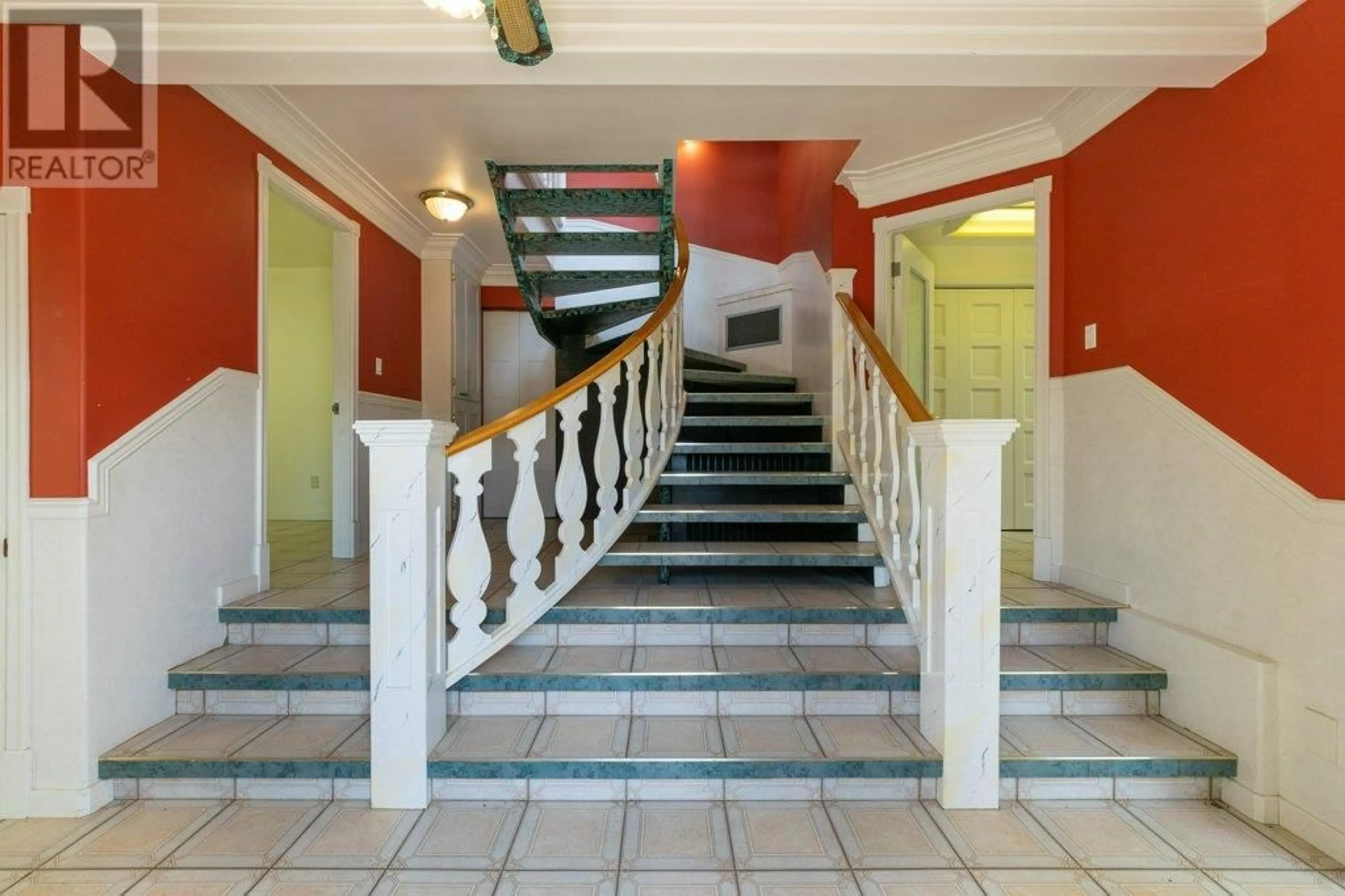 Indoor foyer for 5245 CHASEY ROAD, Celista British Columbia V0E1M6