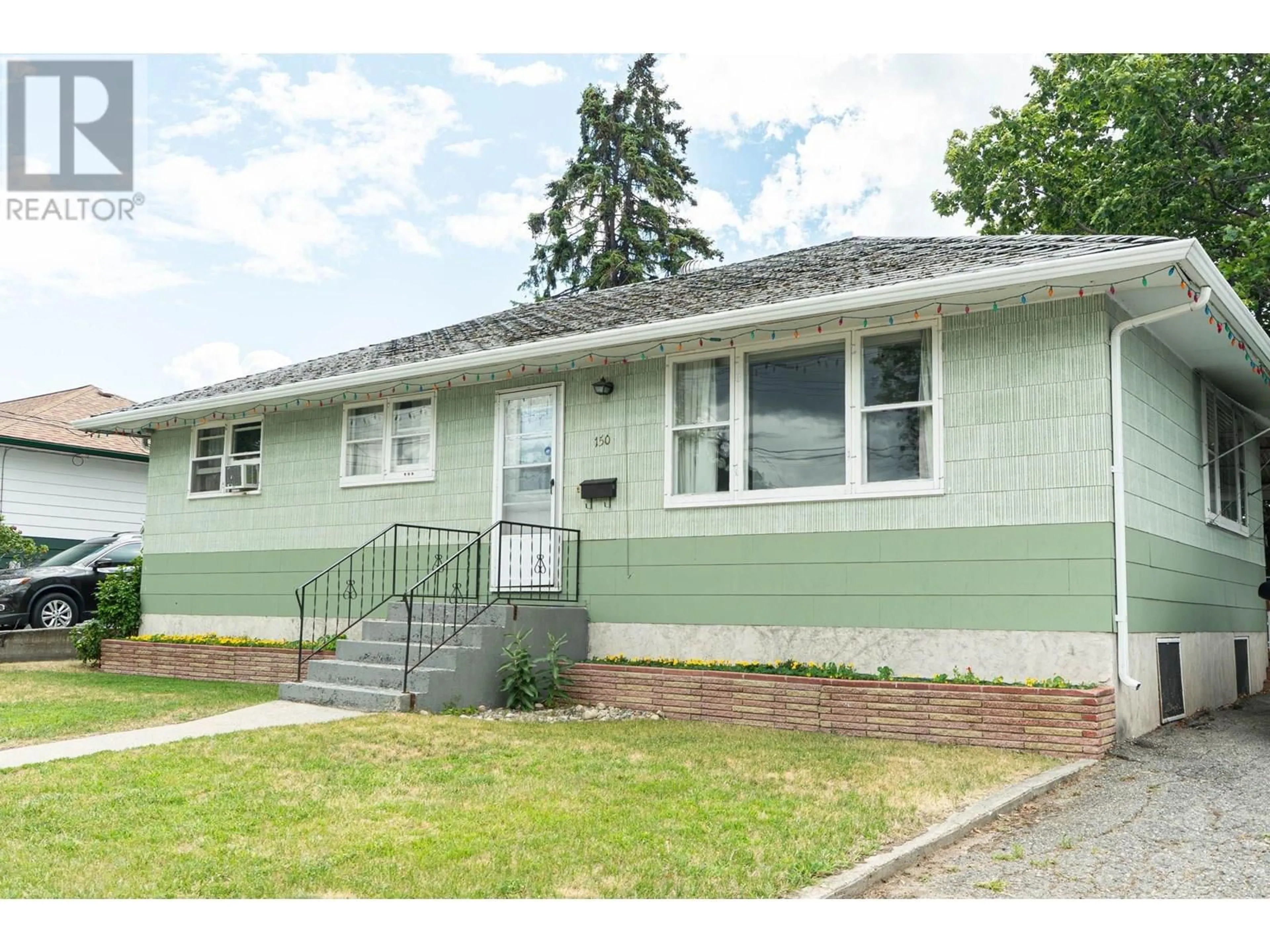 Home with vinyl exterior material, street for 150 BENNETT AVENUE, Penticton British Columbia V2A6G2