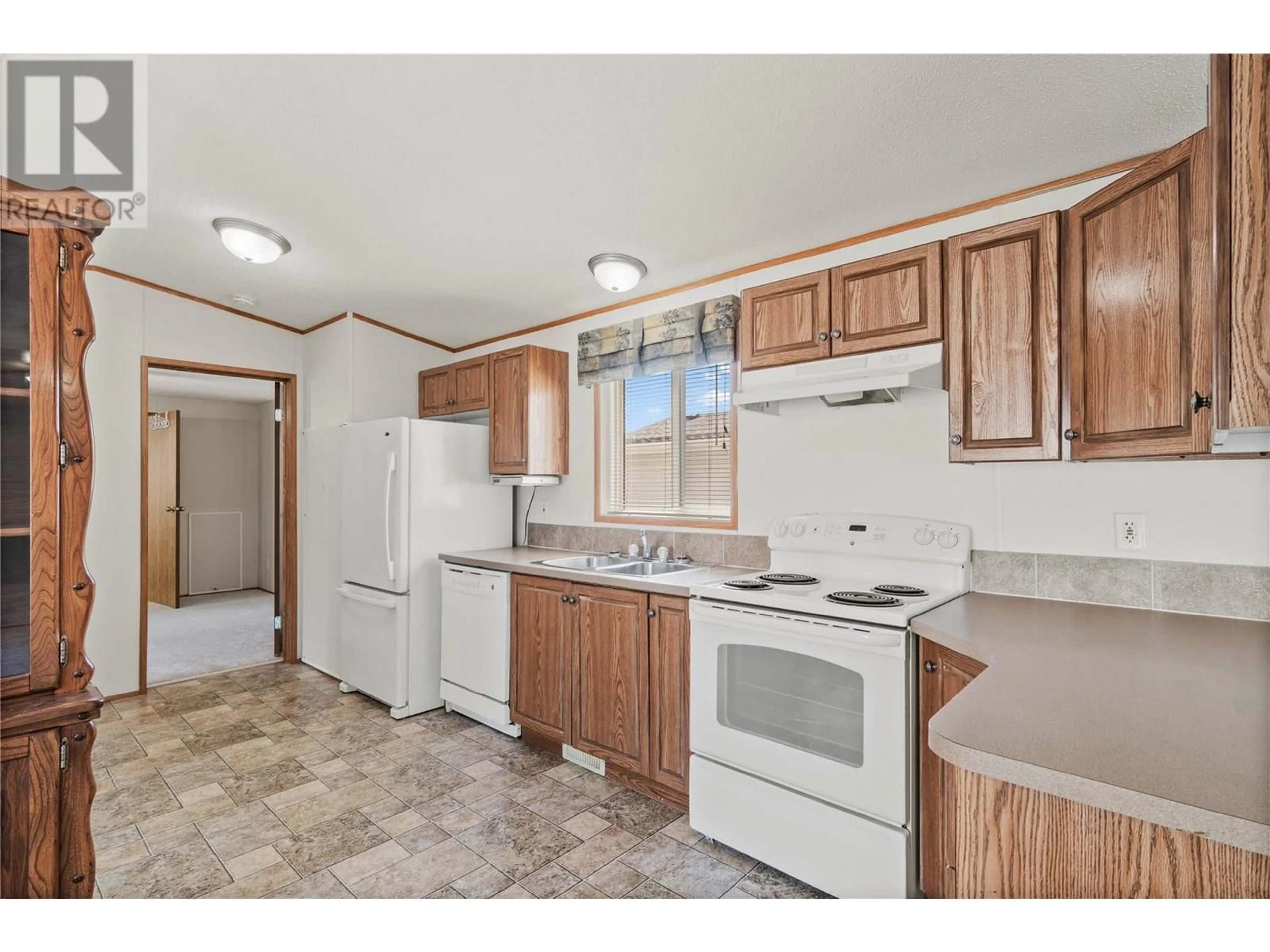 Standard kitchen, unknown for 120 - 1655 ORD ROAD, Kamloops British Columbia V2B7V6