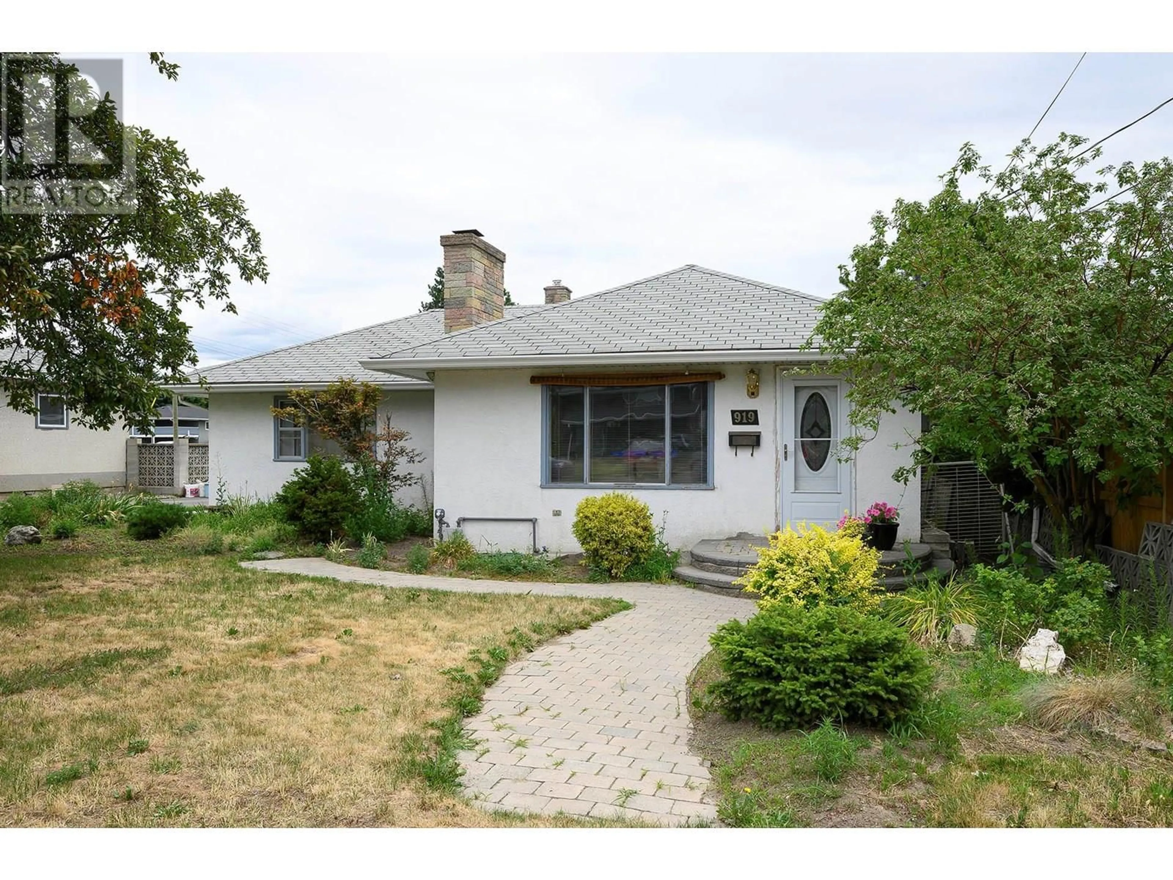 Home with vinyl exterior material, street for 919 SCHREINER STREET, Kamloops British Columbia V2B5V8
