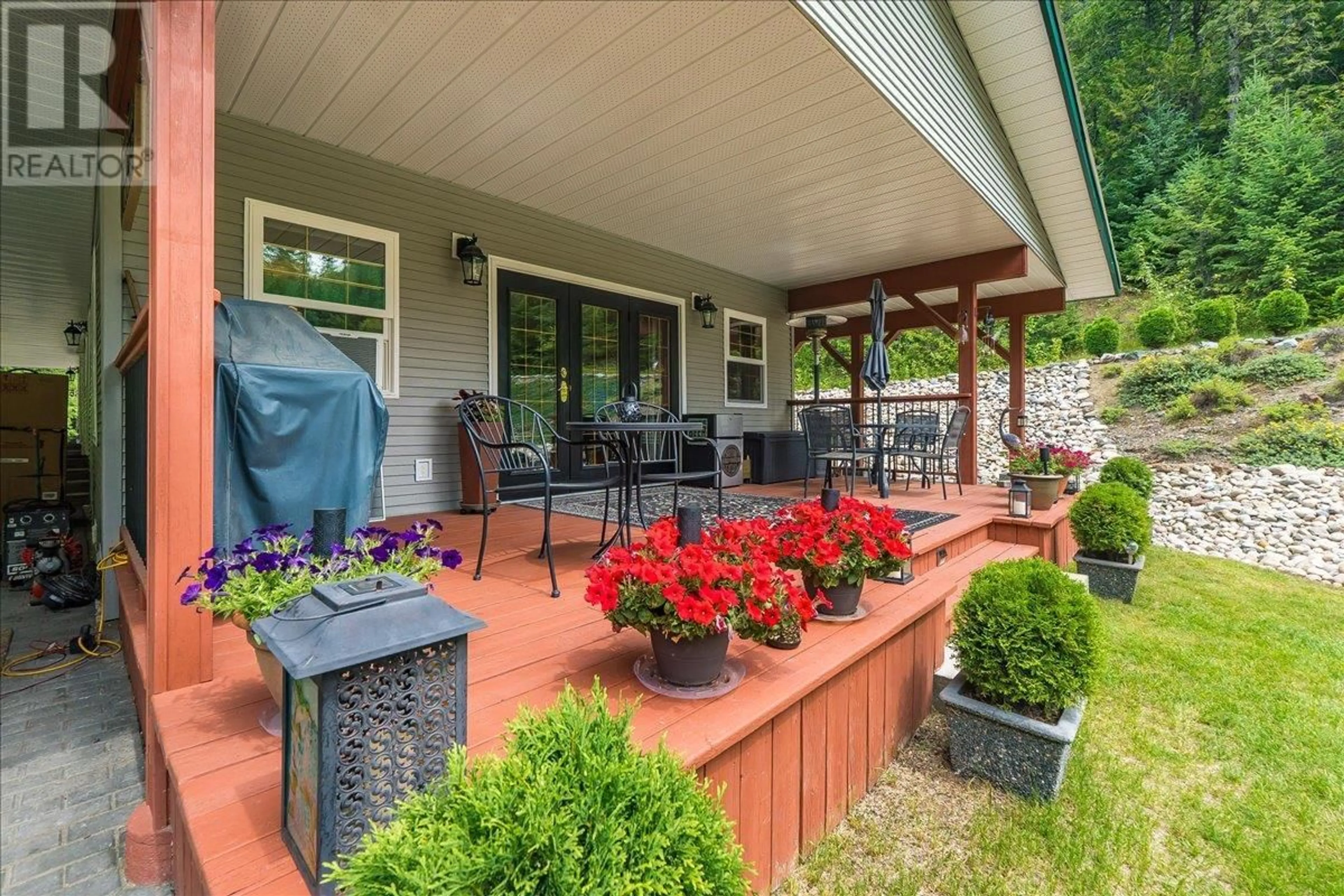 Patio, unknown for 1160 22 HIGHWAY, Rossland British Columbia V0G1Y0