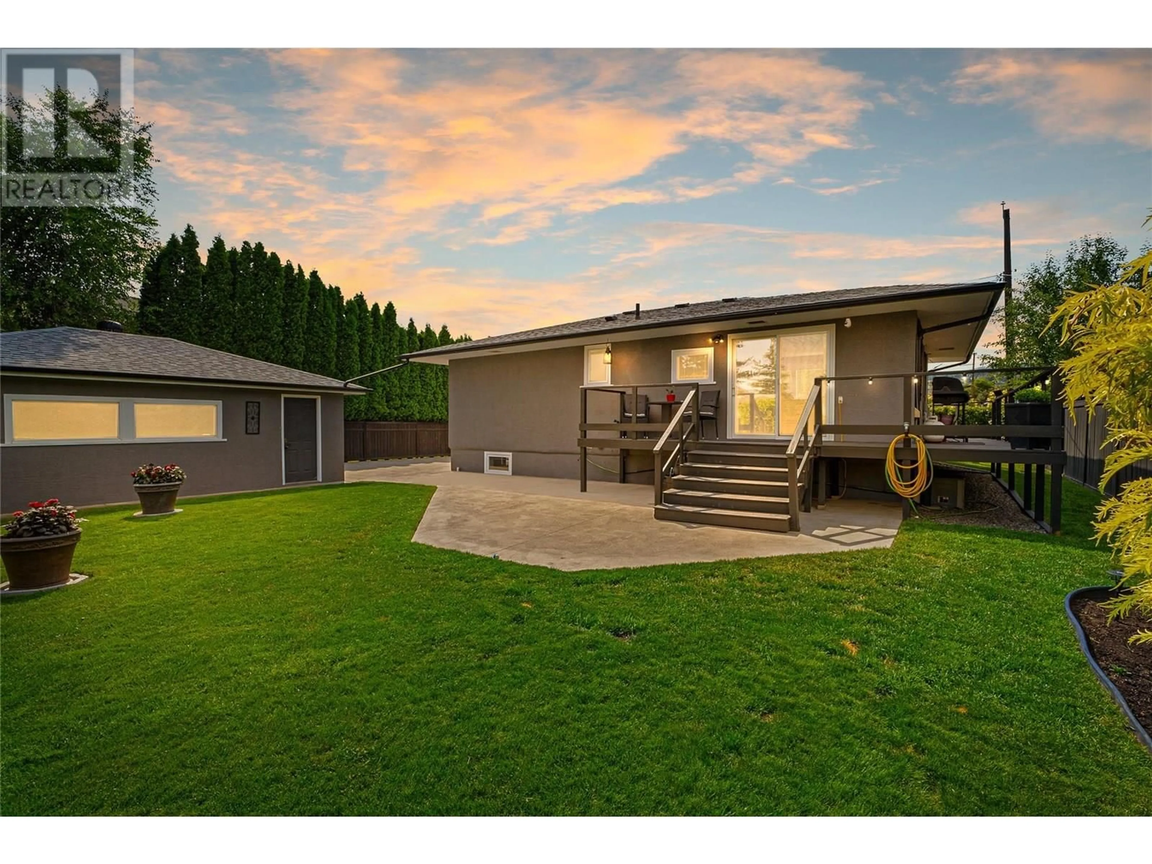 A pic from outside/outdoor area/front of a property/back of a property/a pic from drone, unknown for 219 CYPRESS AVENUE, Kamloops British Columbia V2B1H5