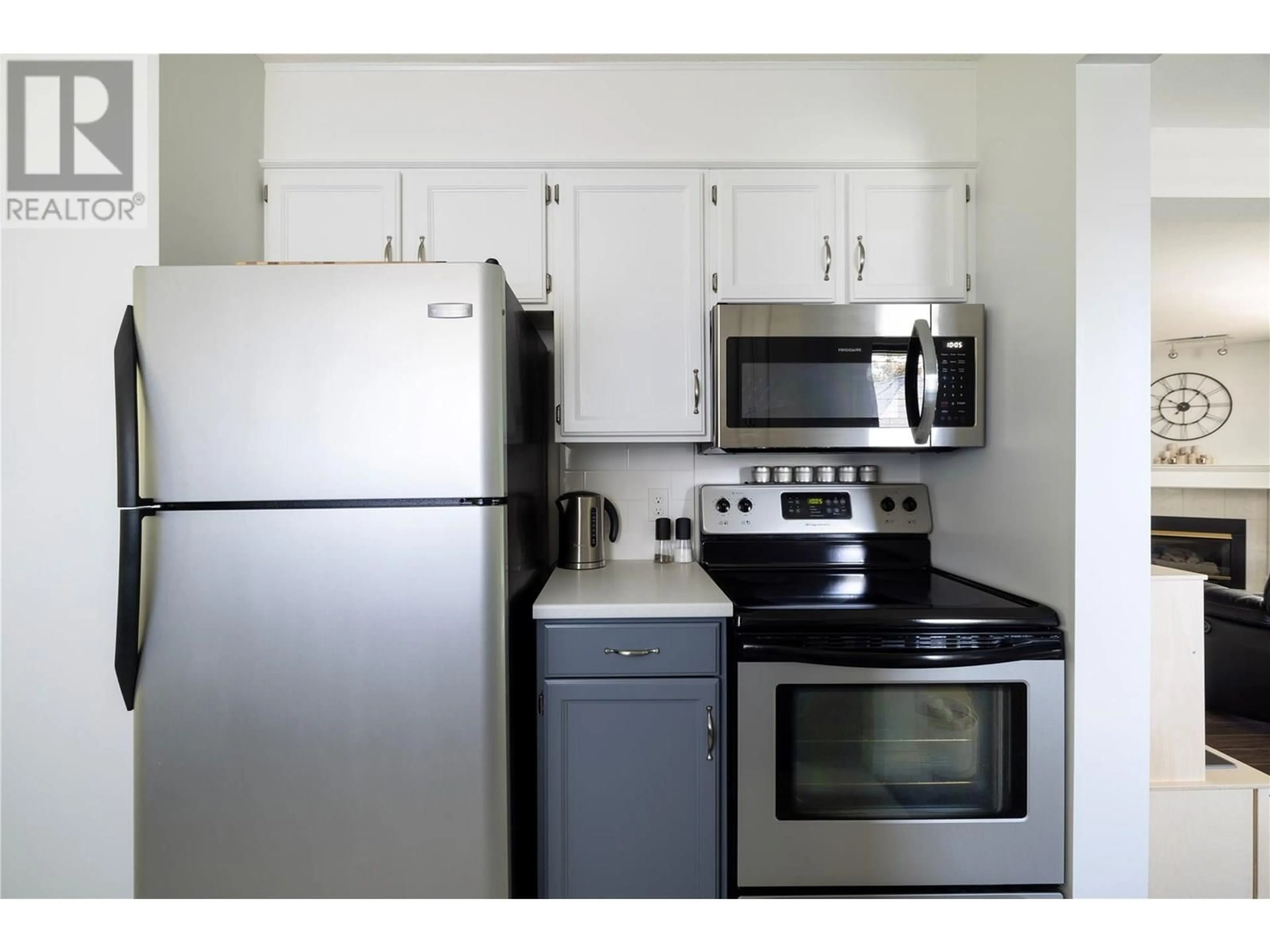 Standard kitchen, unknown for 28 - 1853 EDGEHILL AVENUE, Kelowna British Columbia V1V1X8