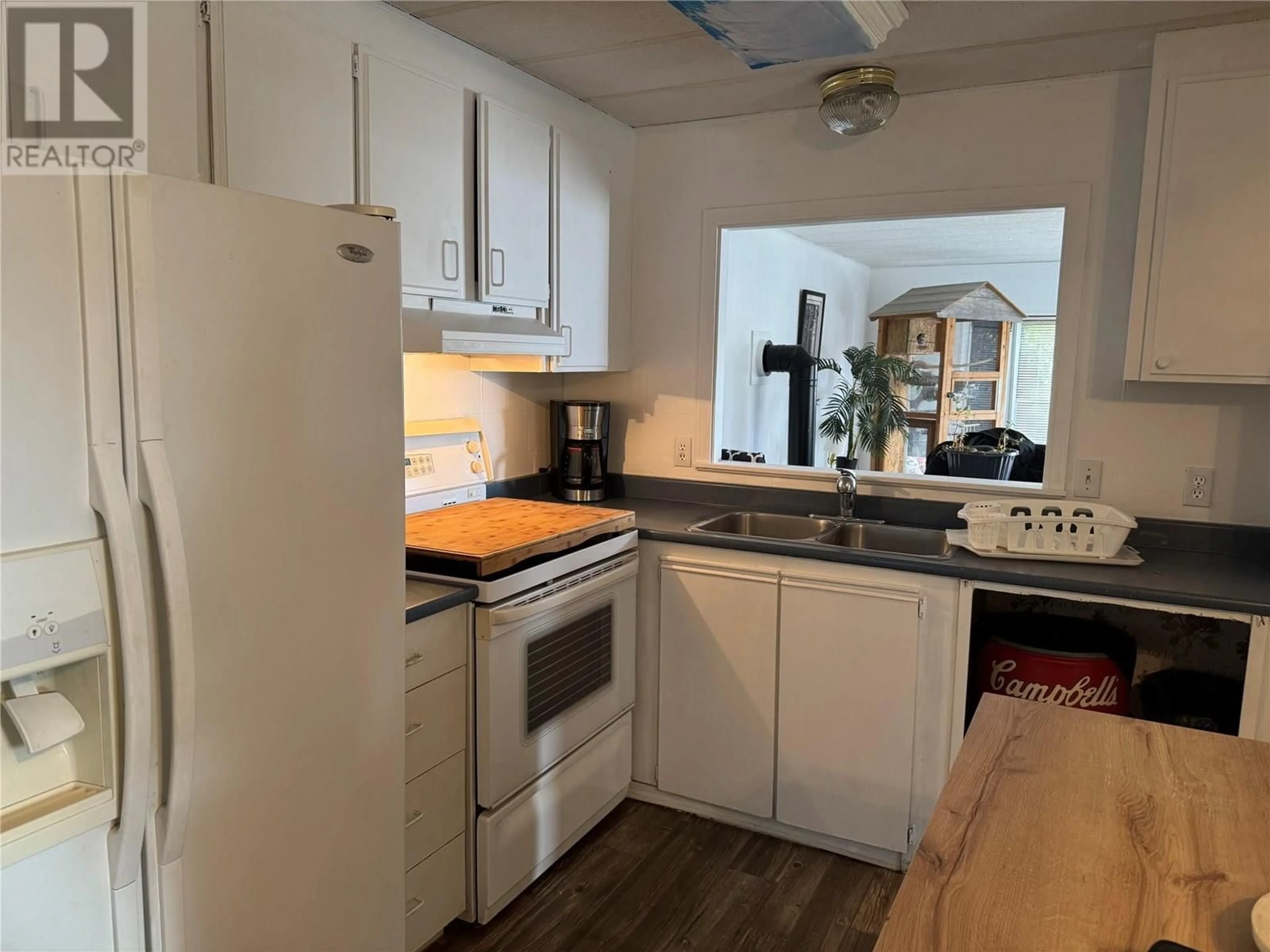 Standard kitchen, unknown for 202 - 2400 OAKDALE WAY, Kamloops British Columbia V2B6W7