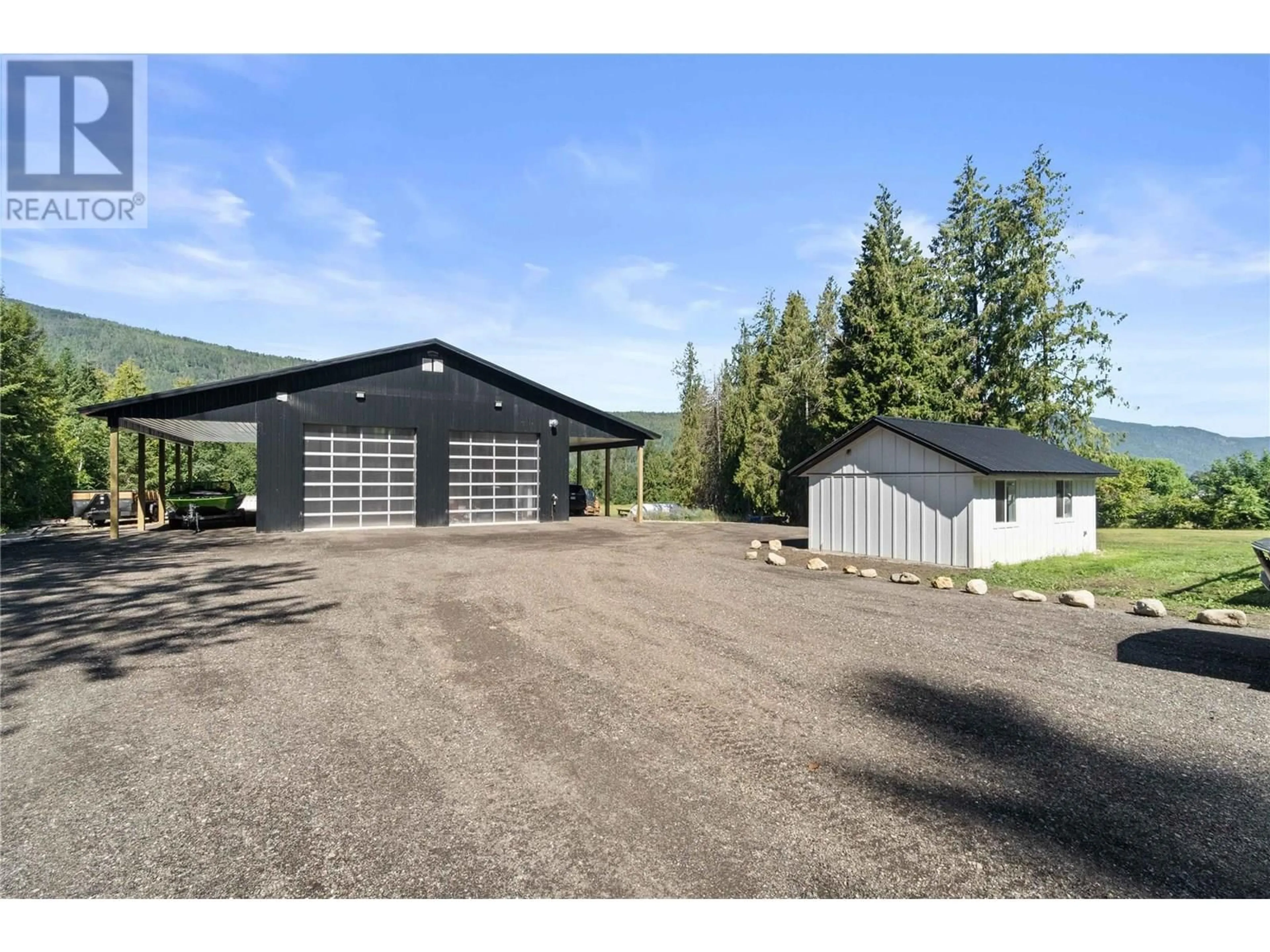 Indoor garage for 22 PARSONS ROAD, Mara British Columbia V0E2K0