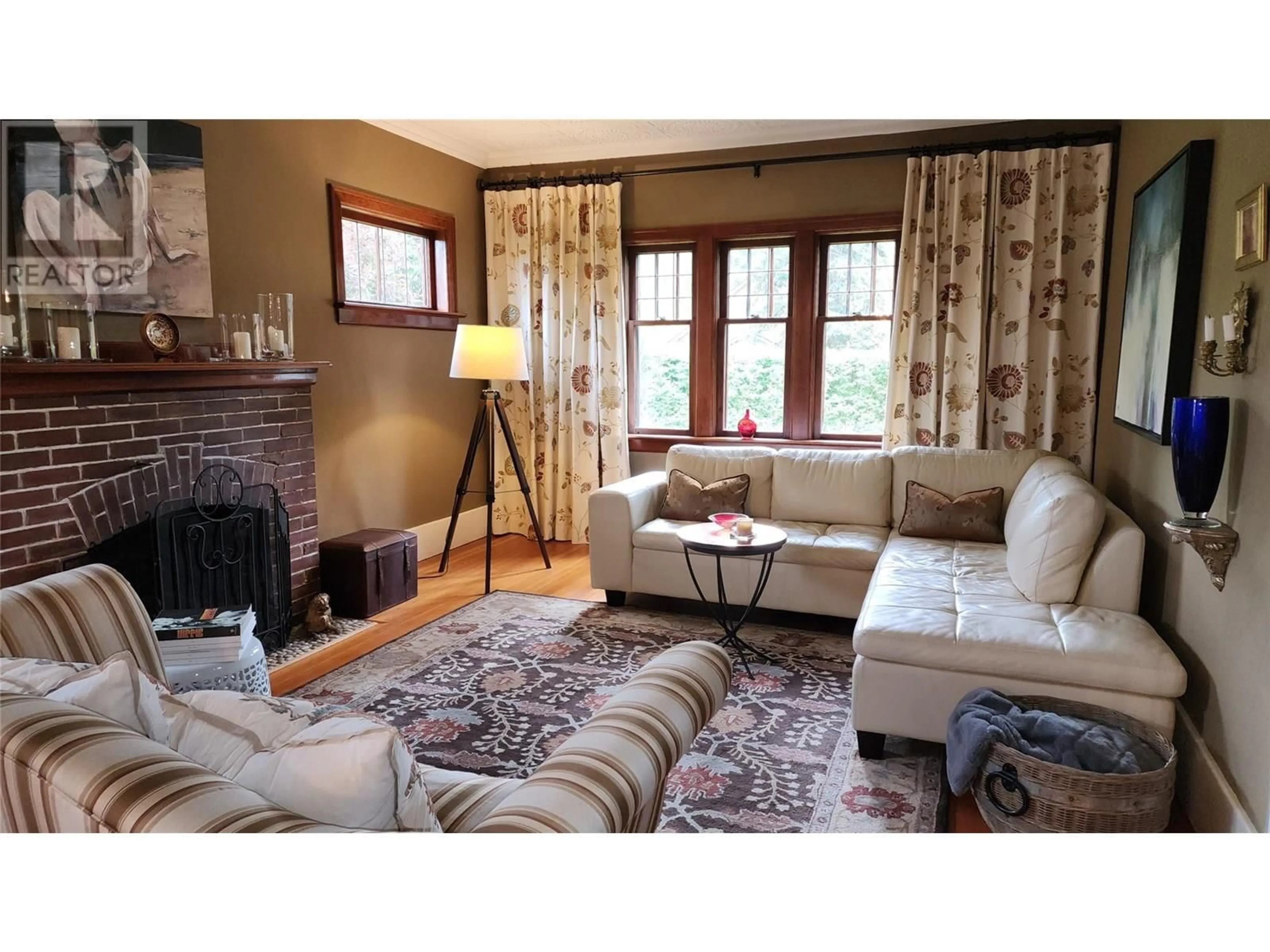 Living room with furniture, unknown for 92 2ND AVENUE NORTHWEST, Nakusp British Columbia V0G1R0