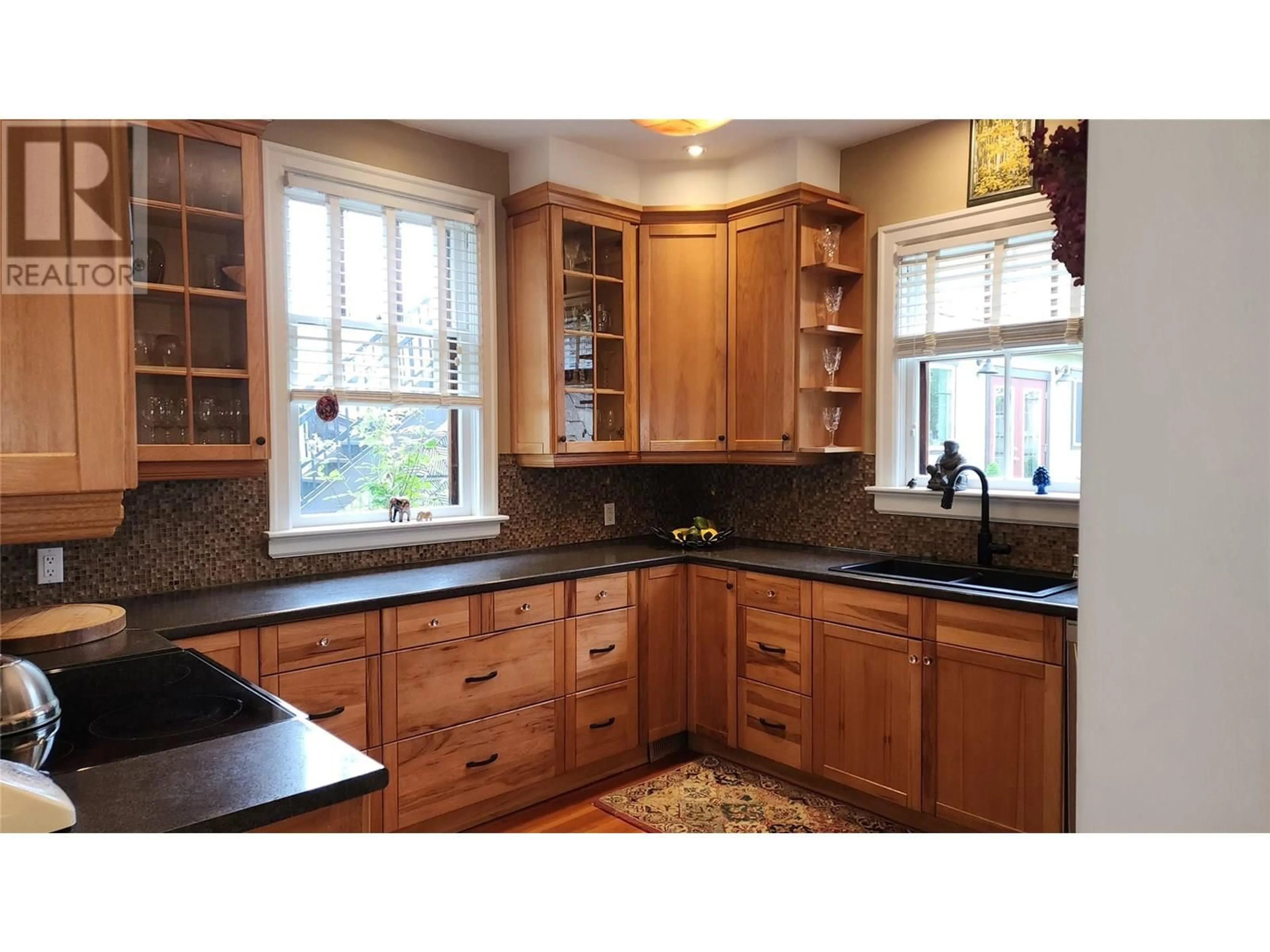 Standard kitchen, ceramic/tile floor for 92 2ND AVENUE NORTHWEST, Nakusp British Columbia V0G1R0