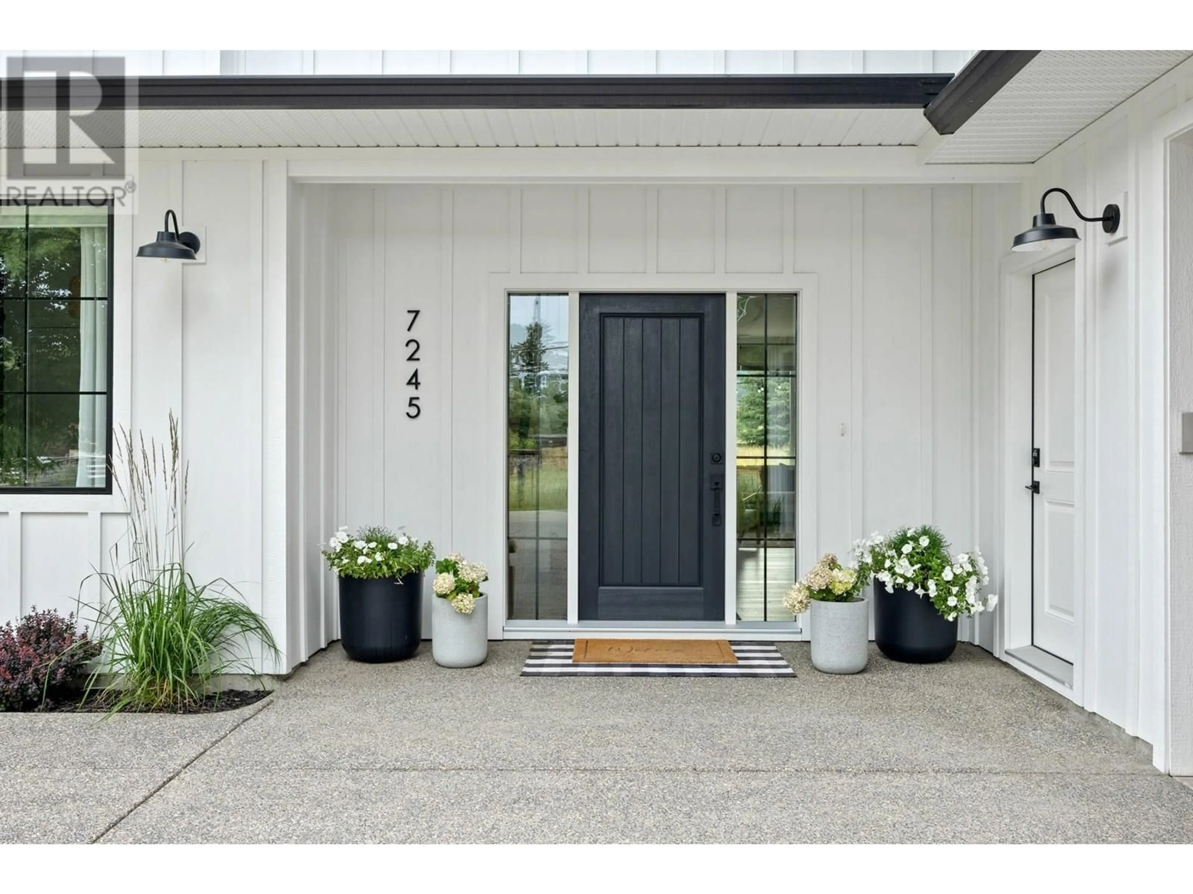 Indoor entryway for 7245 BREWER ROAD, Coldstream British Columbia V1B3H3