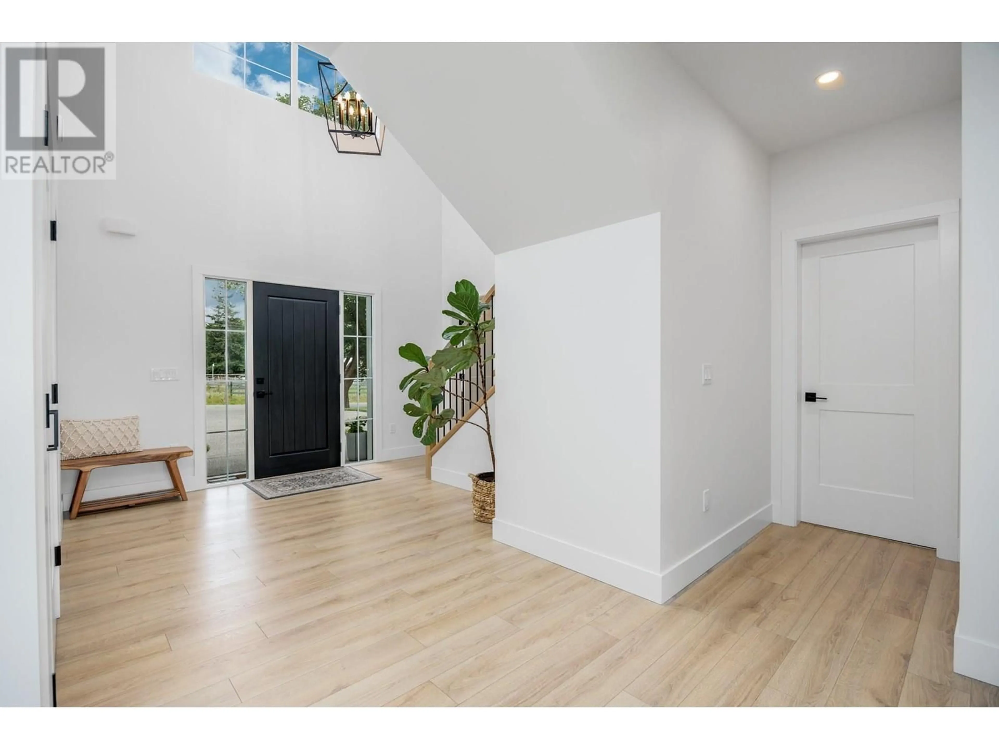 Indoor entryway for 7245 BREWER ROAD, Coldstream British Columbia V1B3H3
