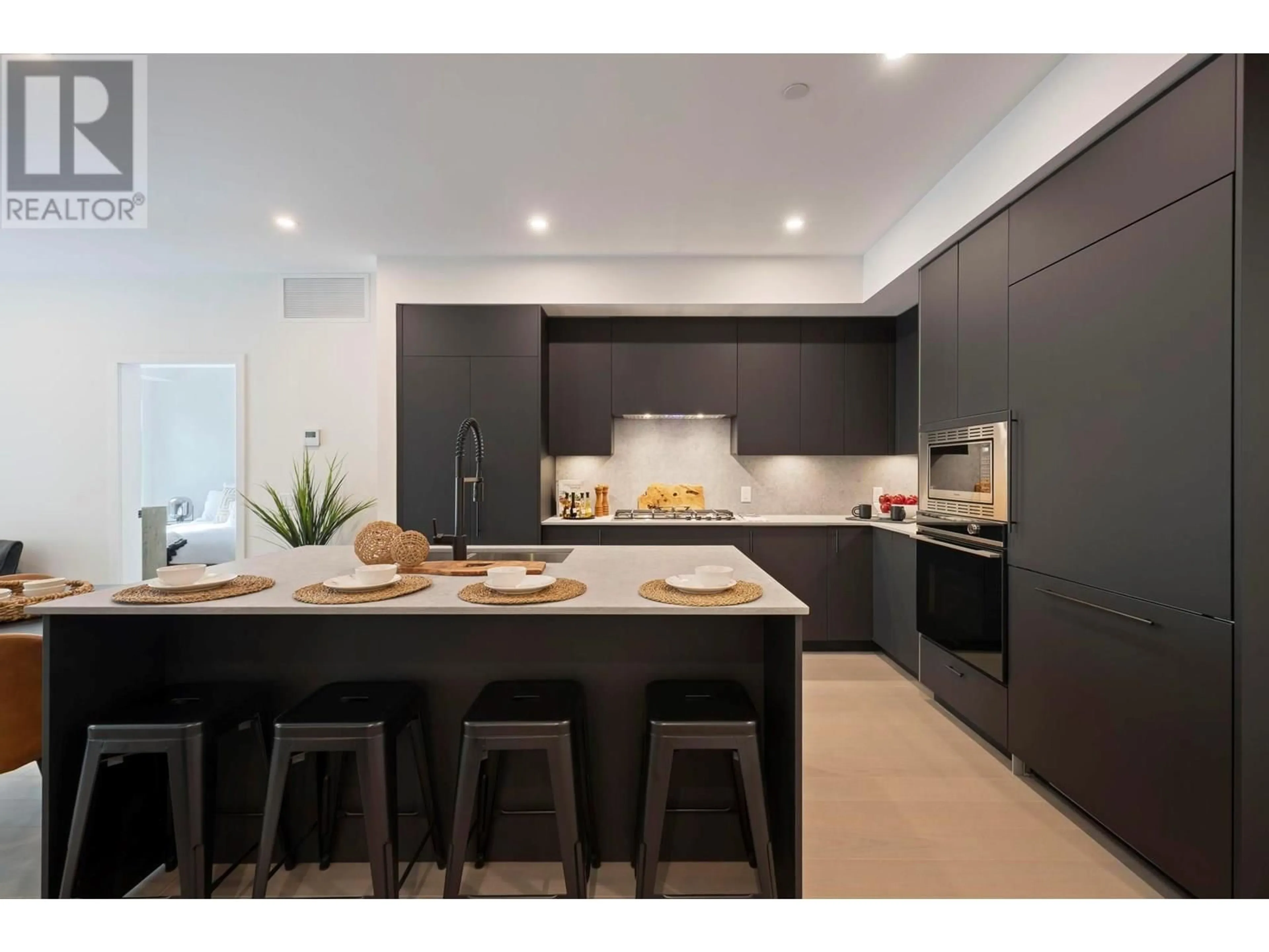 Contemporary kitchen, unknown for 202 - 9652 BENCHLAND DRIVE, Lake Country British Columbia V4V1N3