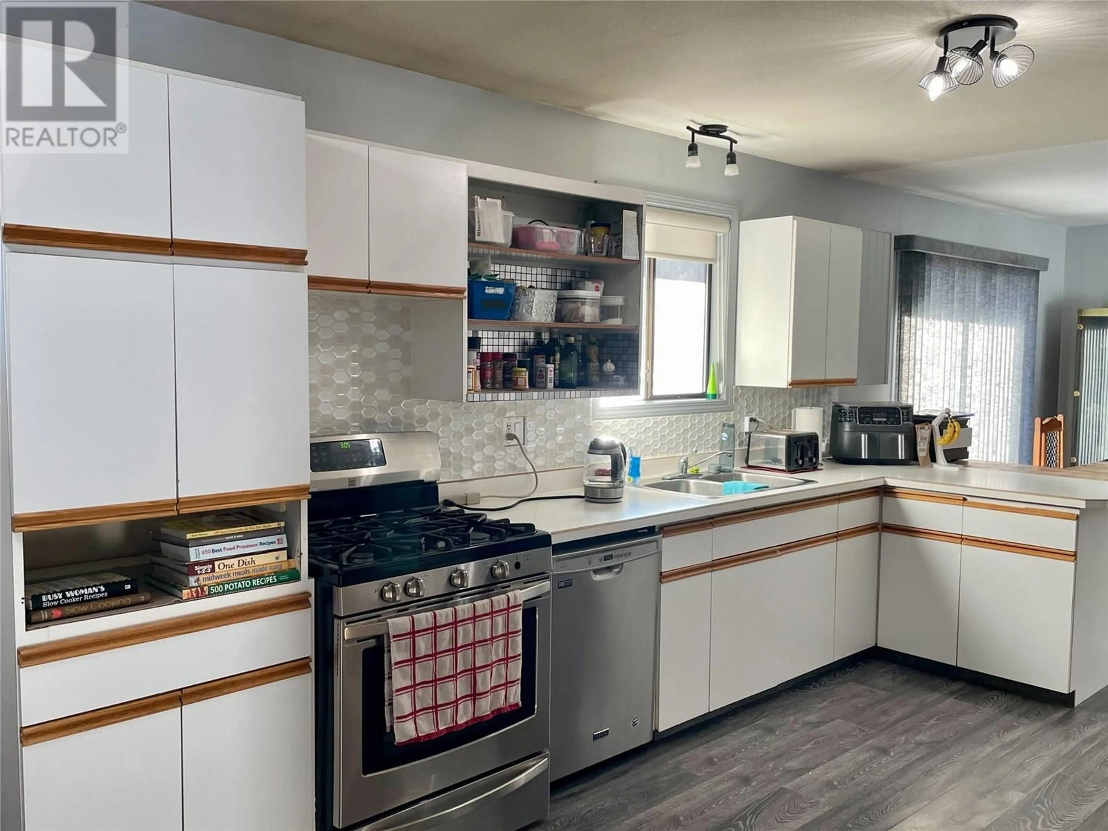 Open concept kitchen, unknown for 93 HOLMES ROAD, Christina Lake British Columbia V0H1E0