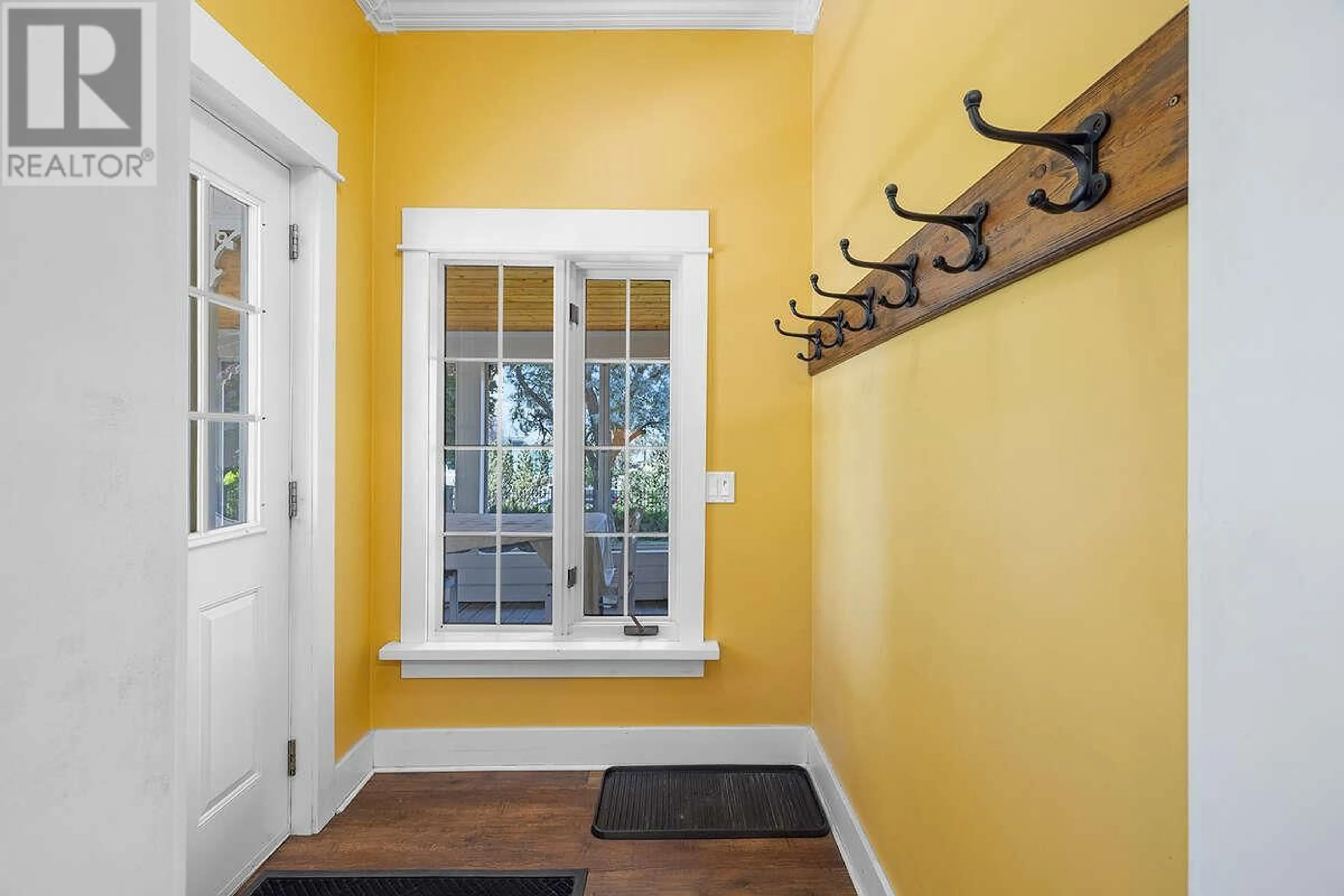 Indoor entryway for 434 11TH AVENUE NORTH, Creston British Columbia V0B1G0