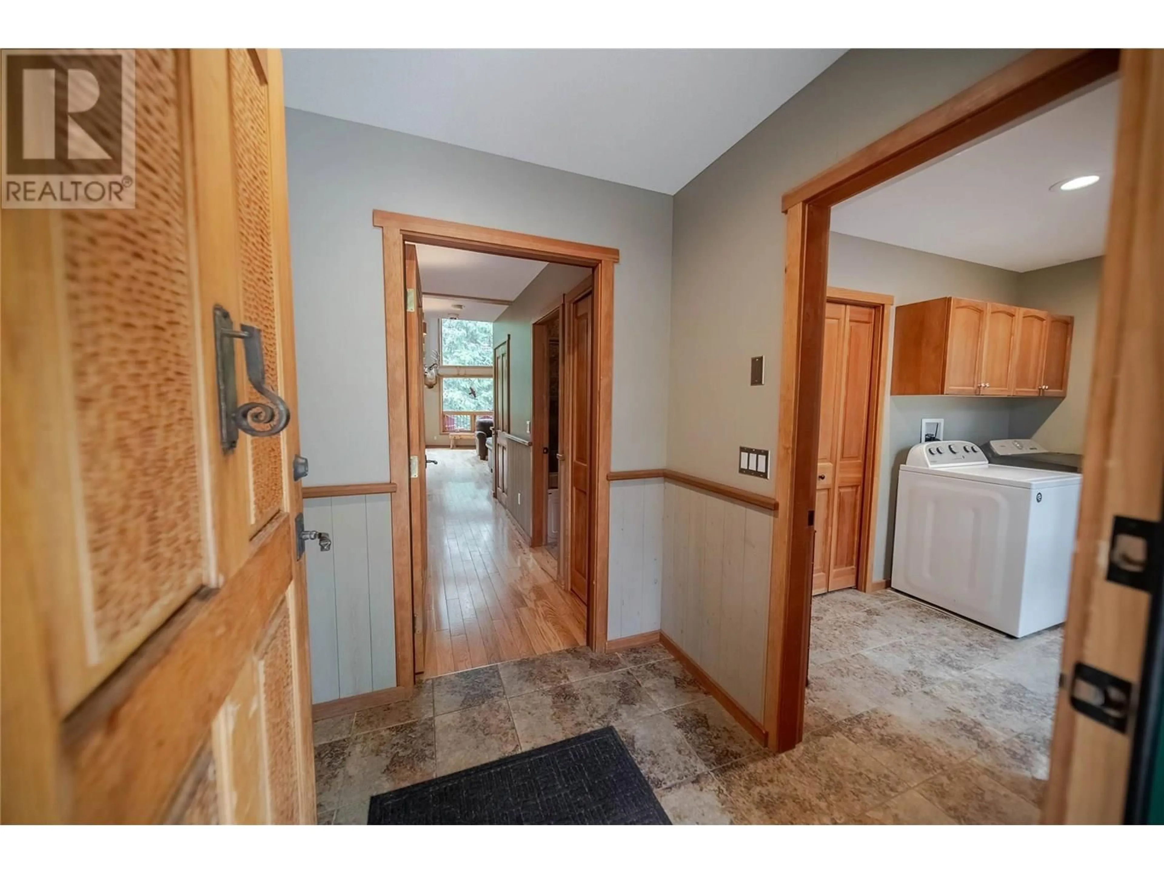 Indoor entryway for 28 ALPINE TRAIL, Fernie British Columbia V0B1M5