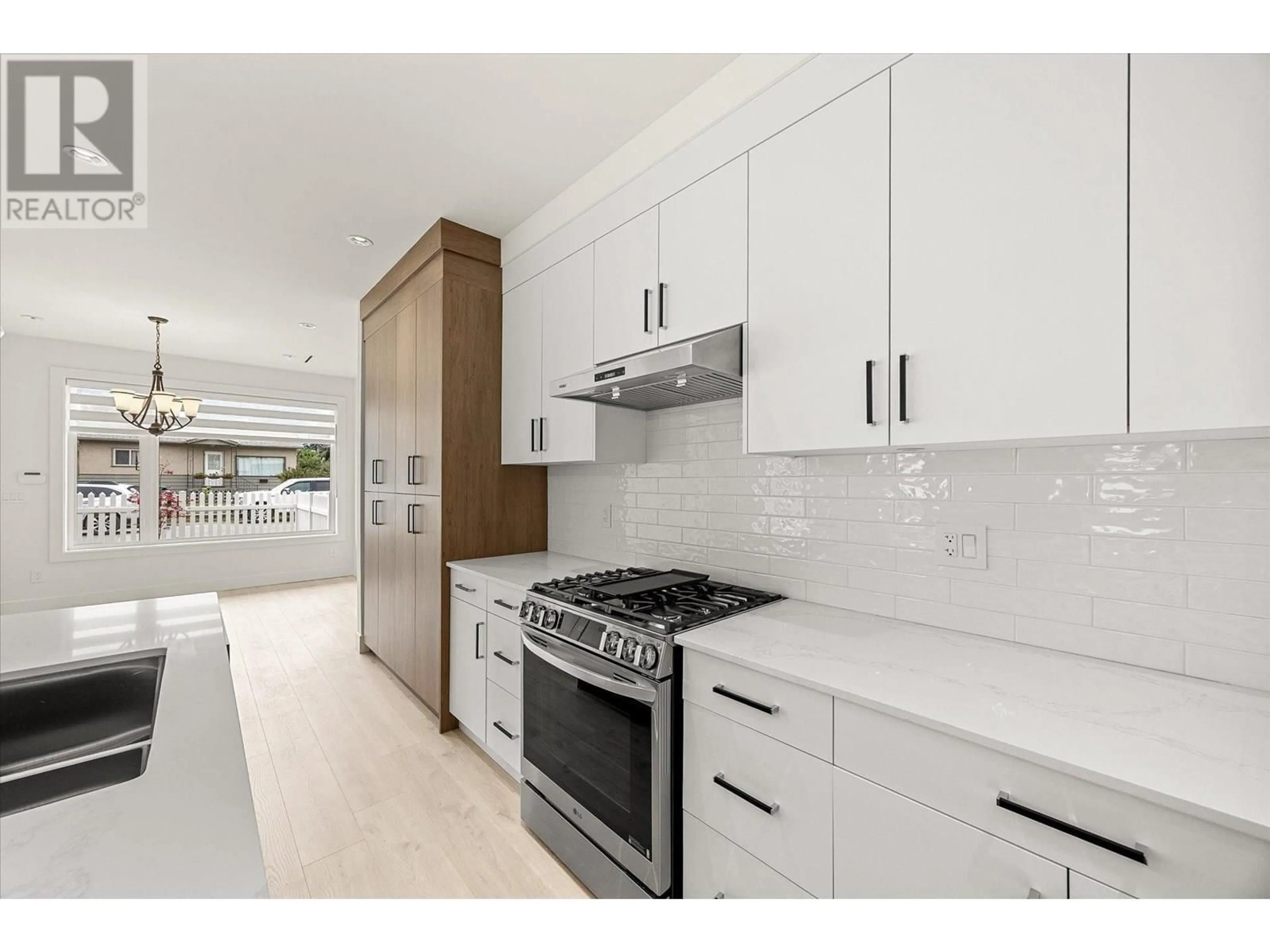 Open concept kitchen, ceramic/tile floor for 1 - 840 GRENFELL AVENUE, Kelowna British Columbia V1Y5J4
