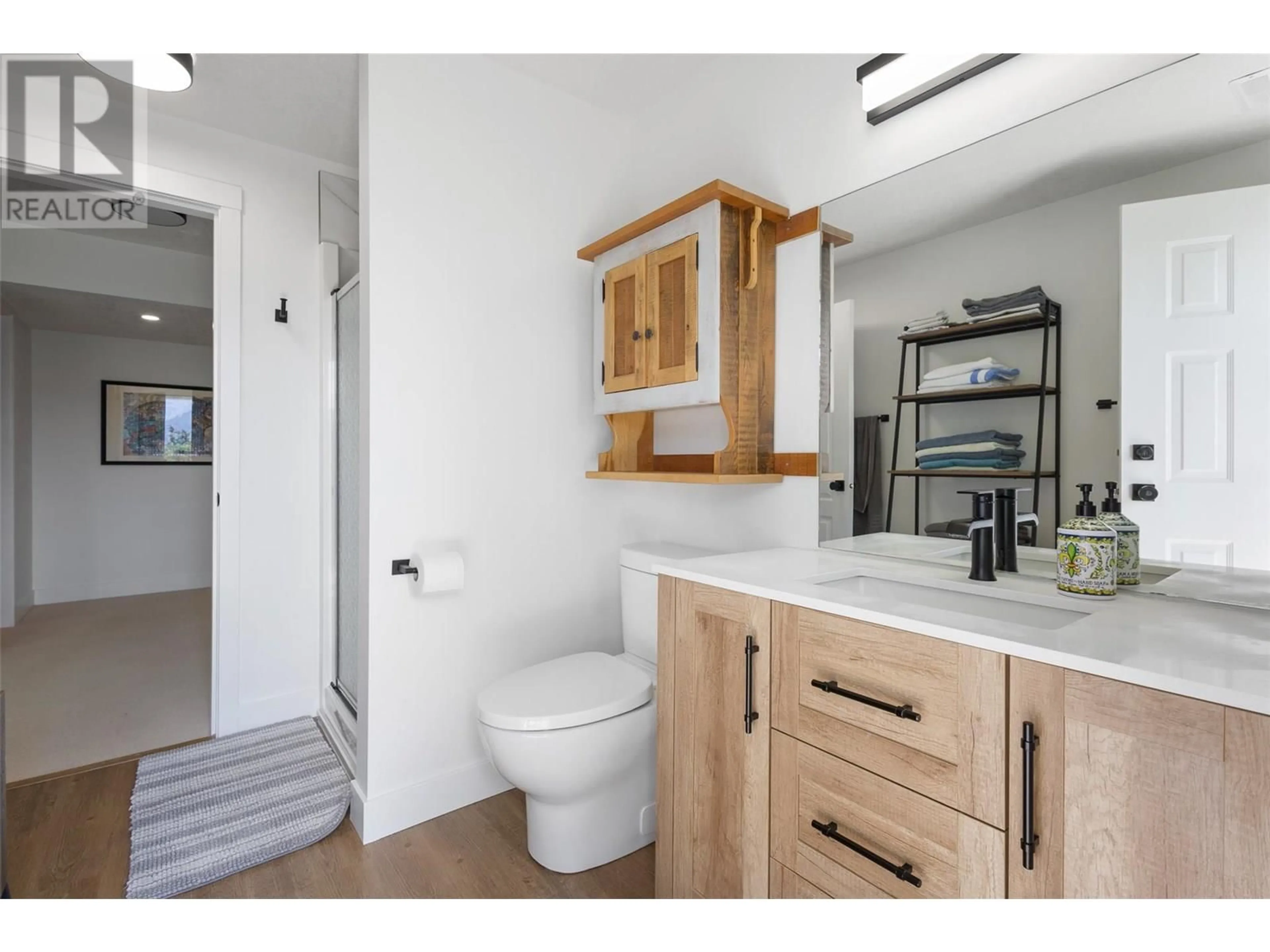 Contemporary bathroom, unknown for 133 GOLDCLAIM ROAD, Vernon British Columbia V1H1H2