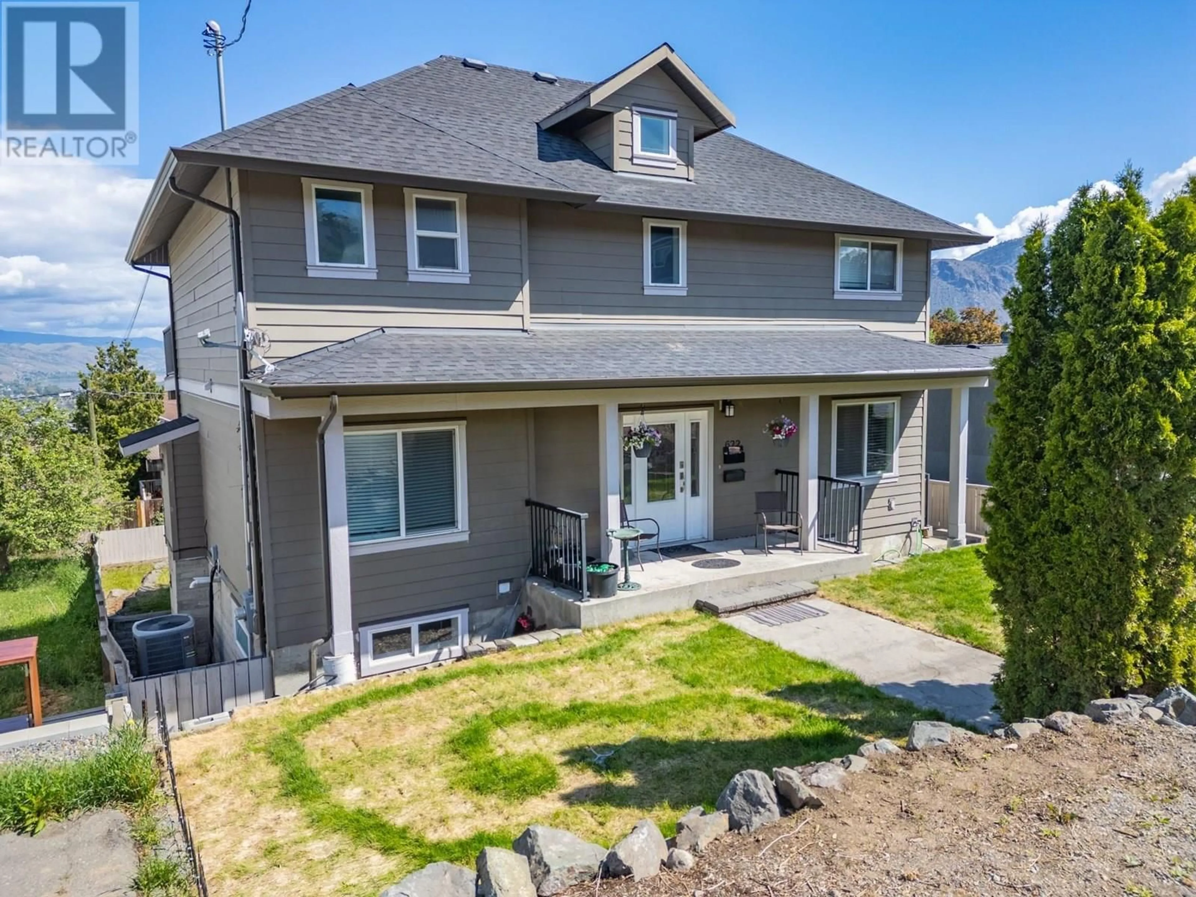 A pic from outside/outdoor area/front of a property/back of a property/a pic from drone, street for 622 BATTLE  W STREET, Kamloops British Columbia V2C1H5