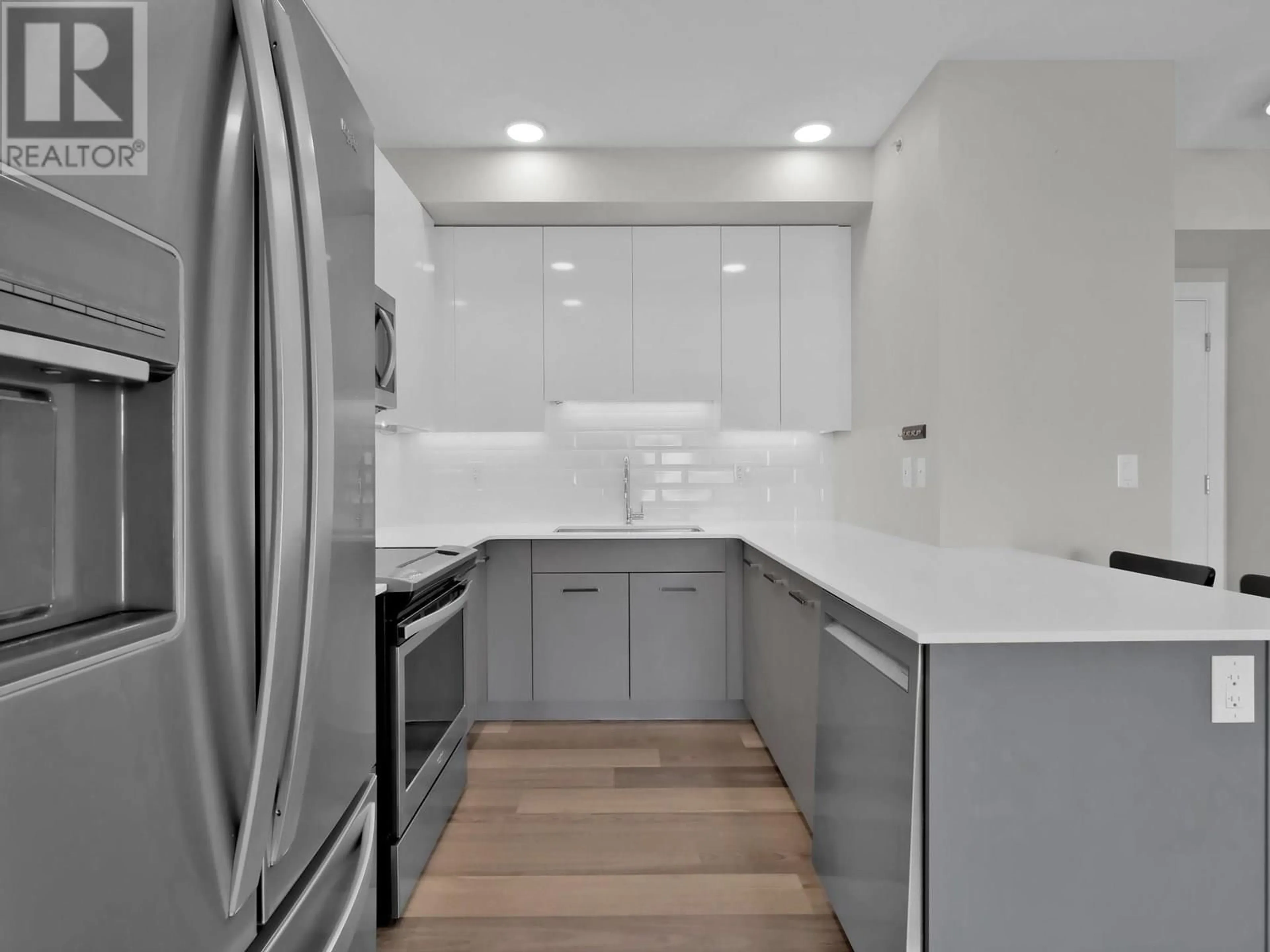 Contemporary kitchen, ceramic/tile floor for 509 - 722 VALLEY ROAD, Kelowna British Columbia V1V2E6