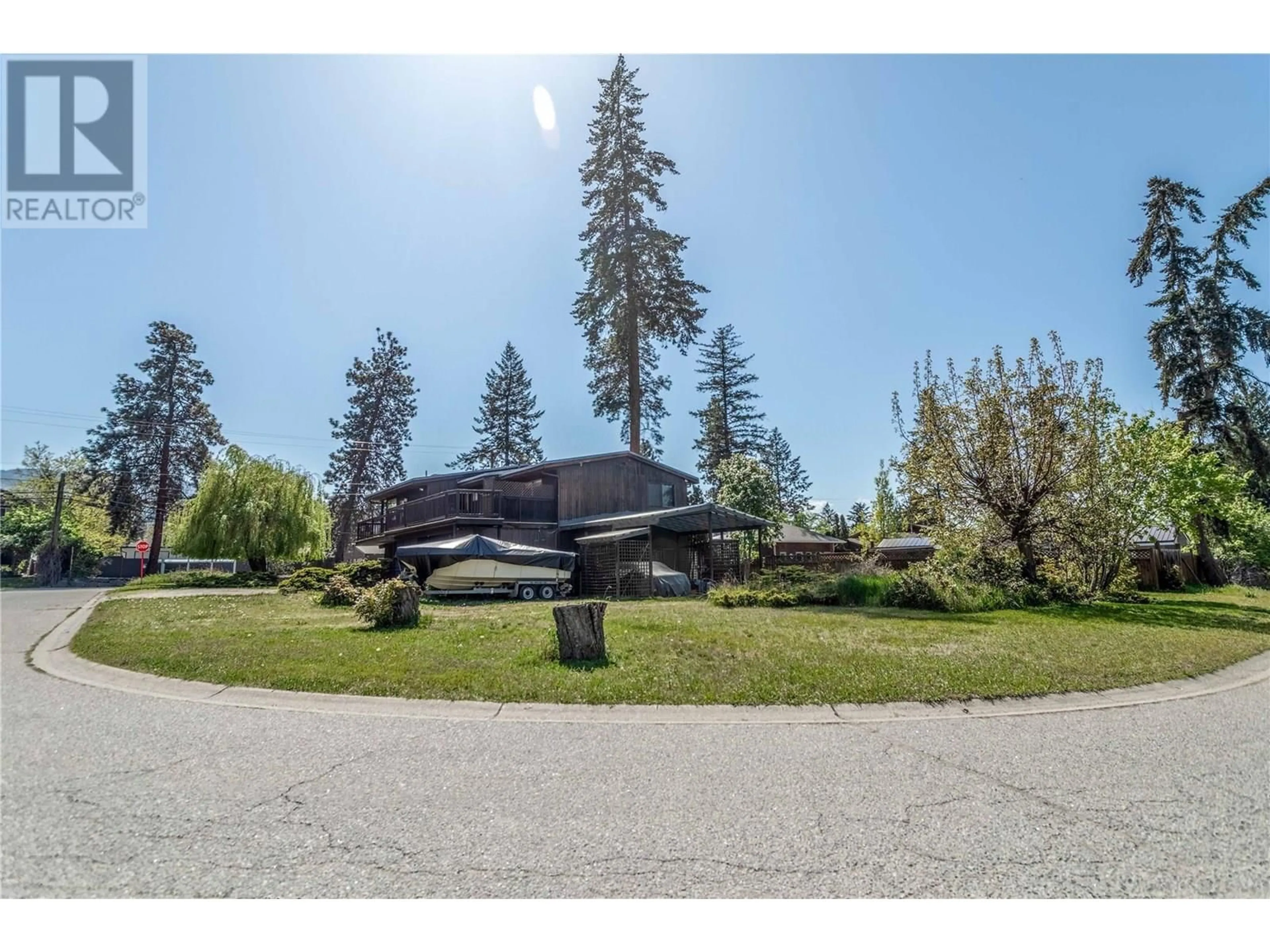 A pic from outside/outdoor area/front of a property/back of a property/a pic from drone, mountain view for 770 RAYMER ROAD, Kelowna British Columbia V1W1H8