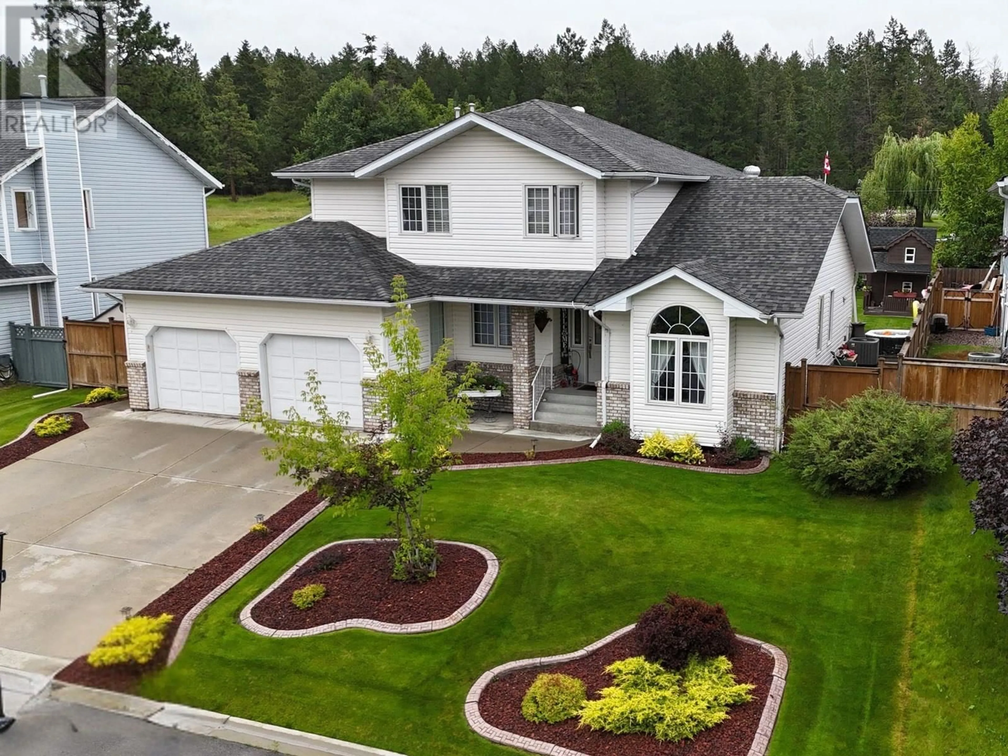 Home with vinyl exterior material, street for 2904 EDGEWOOD DRIVE, Cranbrook British Columbia V1C6C9