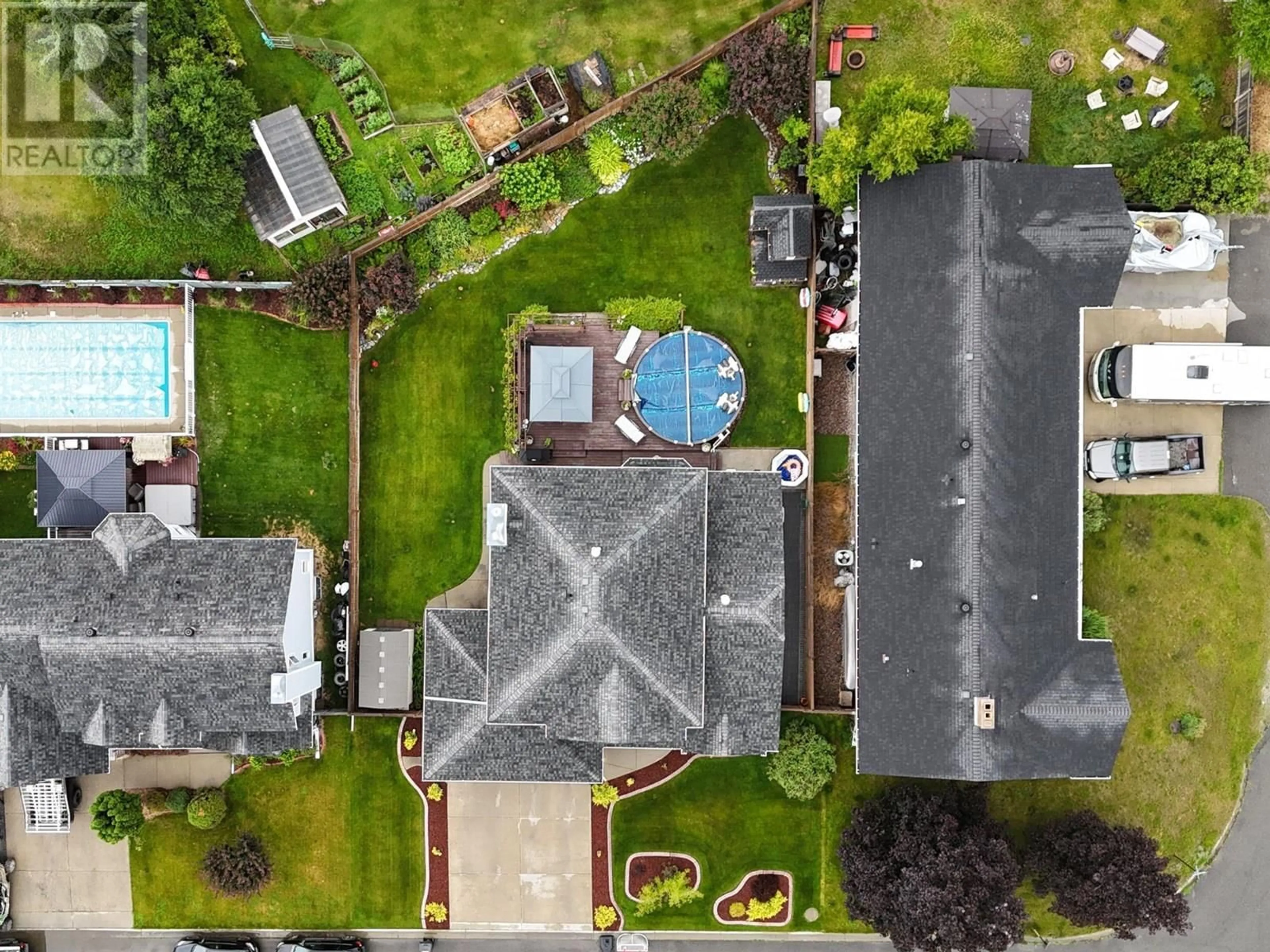 A pic from outside/outdoor area/front of a property/back of a property/a pic from drone, street for 2904 EDGEWOOD DRIVE, Cranbrook British Columbia V1C6C9