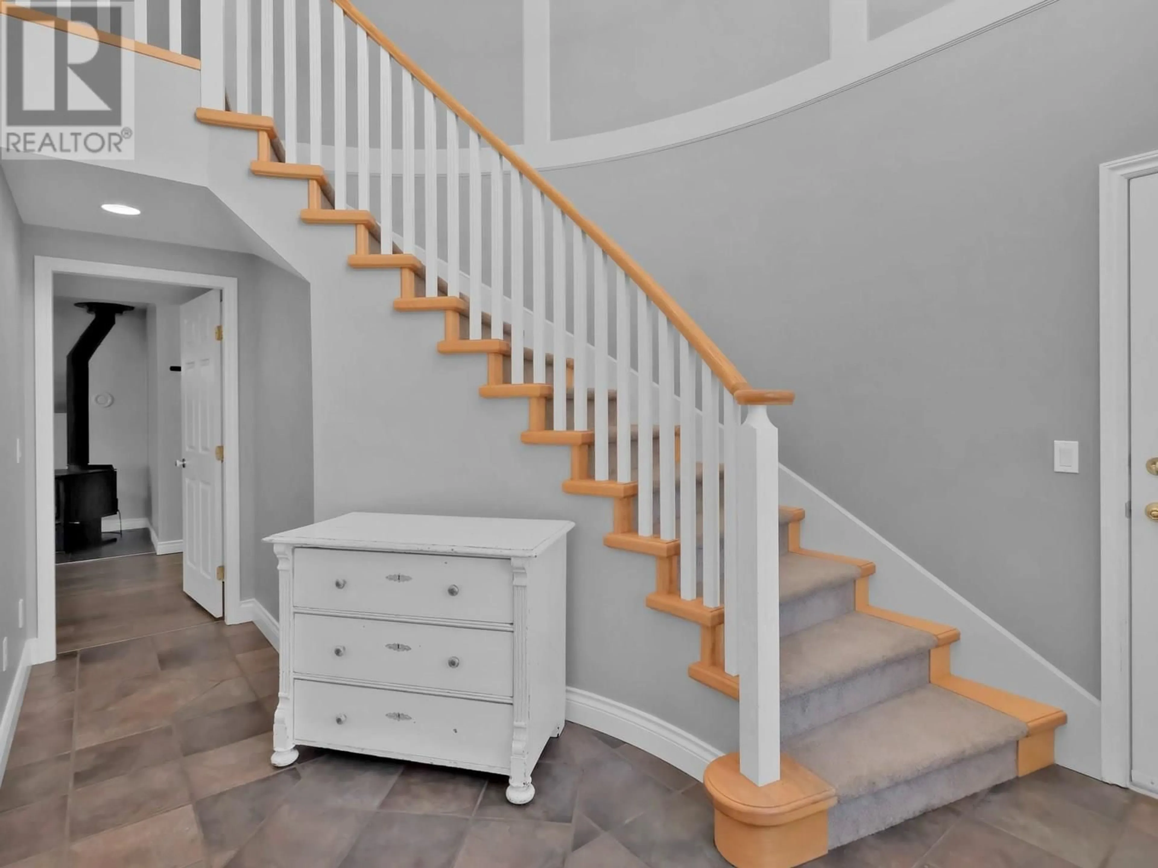 Stairs for 4253 ESO COURT, Kelowna British Columbia V1W4A4