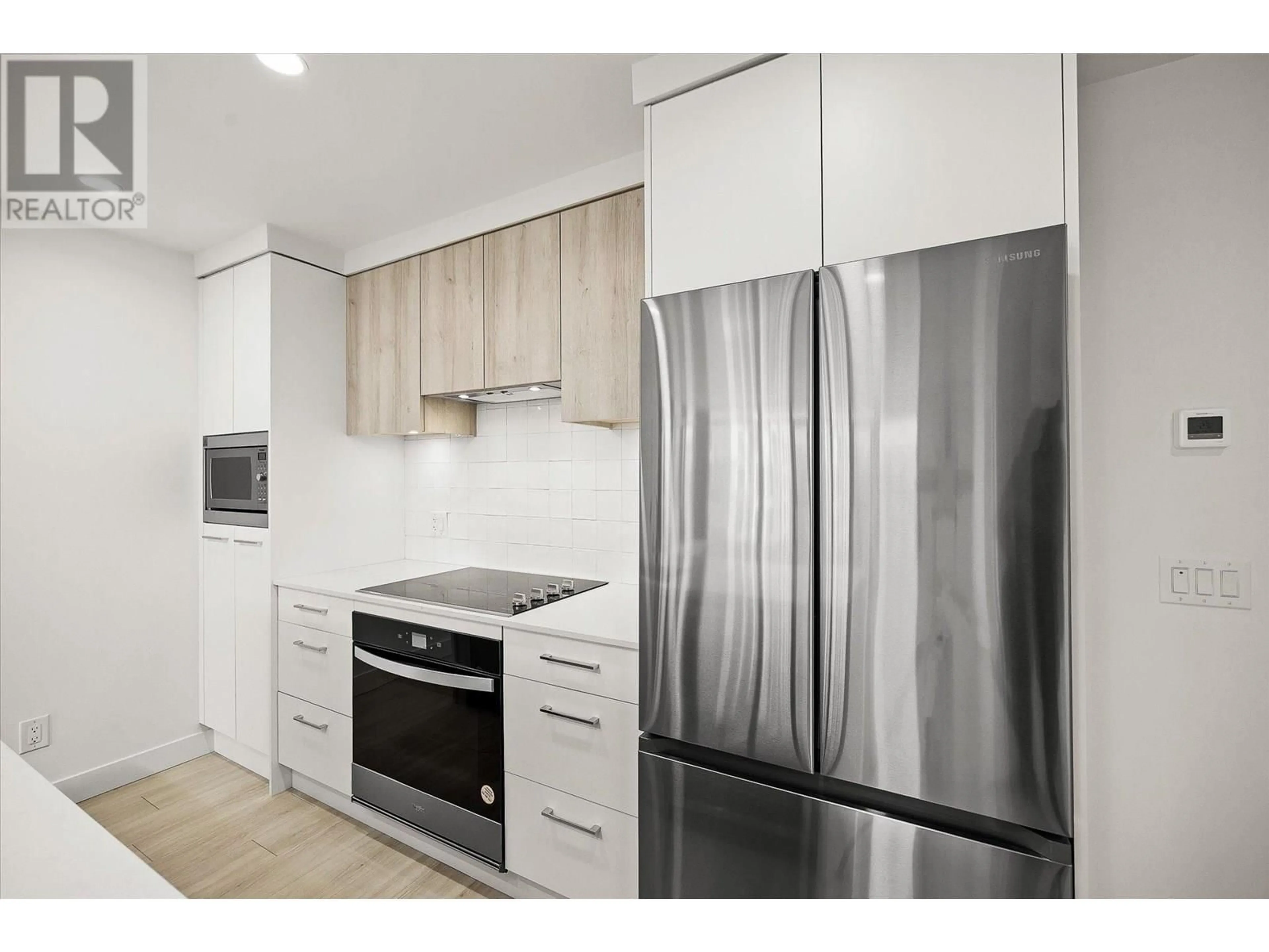 Standard kitchen, wood/laminate floor for 508 - 3699 CAPOZZI ROAD, Kelowna British Columbia V1W0G3