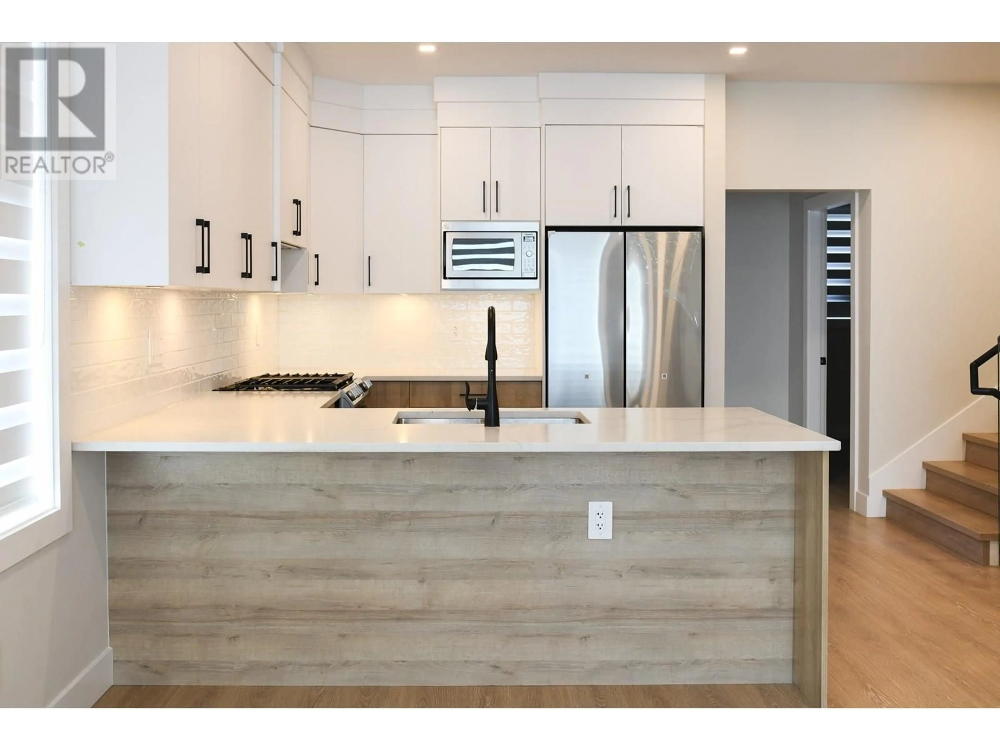 Contemporary kitchen, unknown for 2171 ABERDEEN STREET, Kelowna British Columbia V4B1Z8