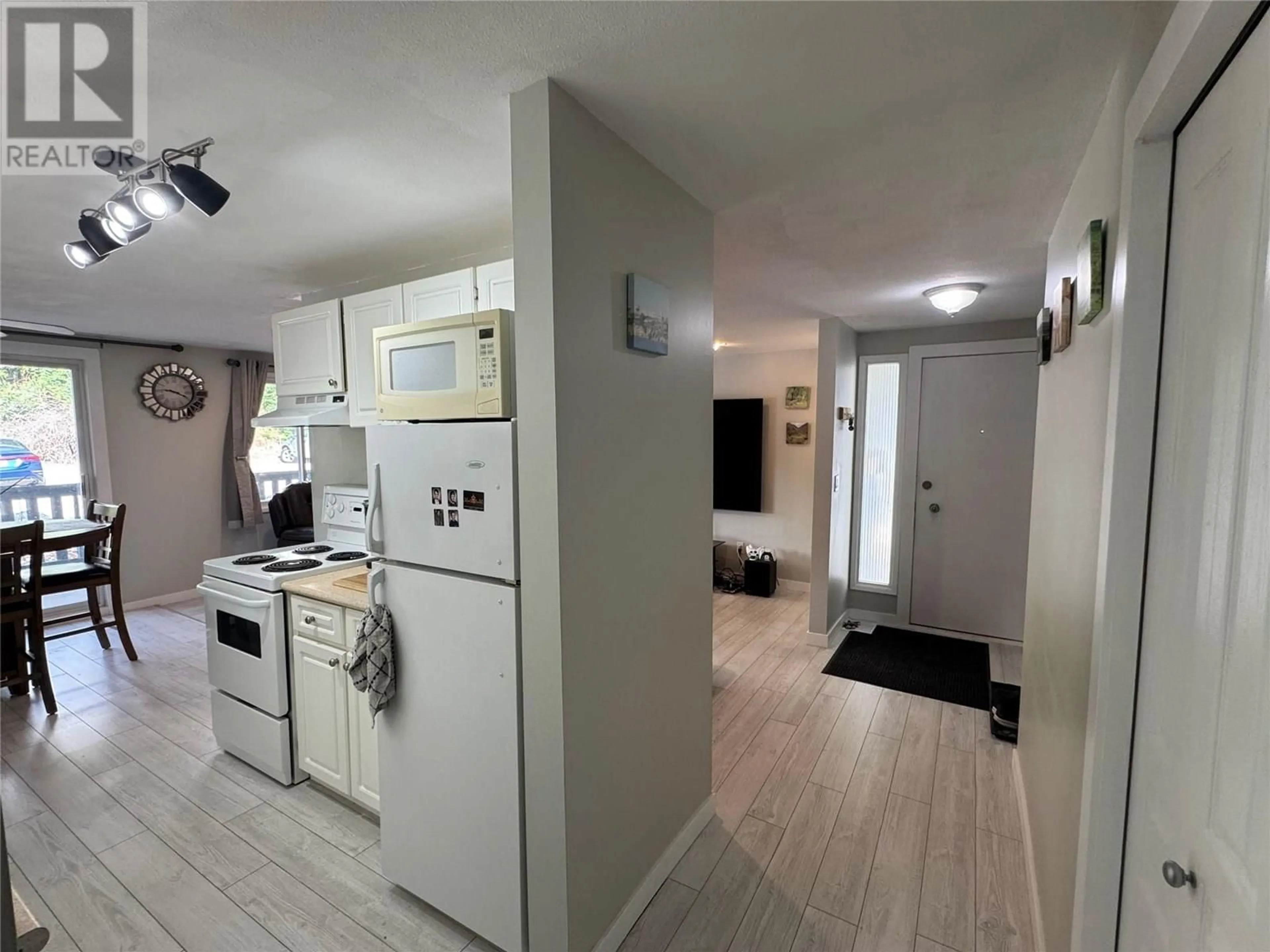 A pic of a room for 128 - 3505 38 STREET, Vernon British Columbia V1T6X1