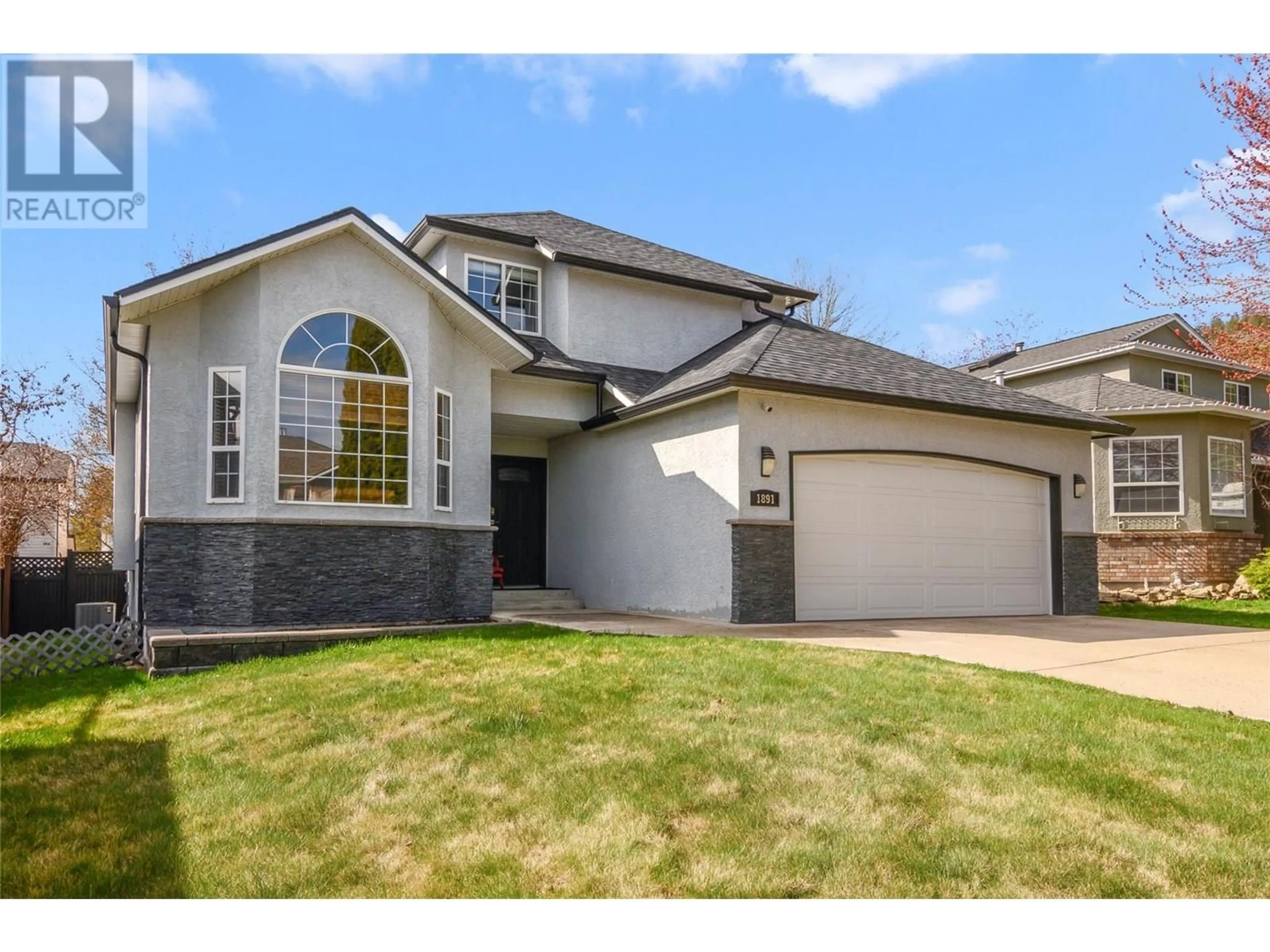 Home with vinyl exterior material, street for 1891 RANCHMONT CRESCENT, Kelowna British Columbia V1V1T3