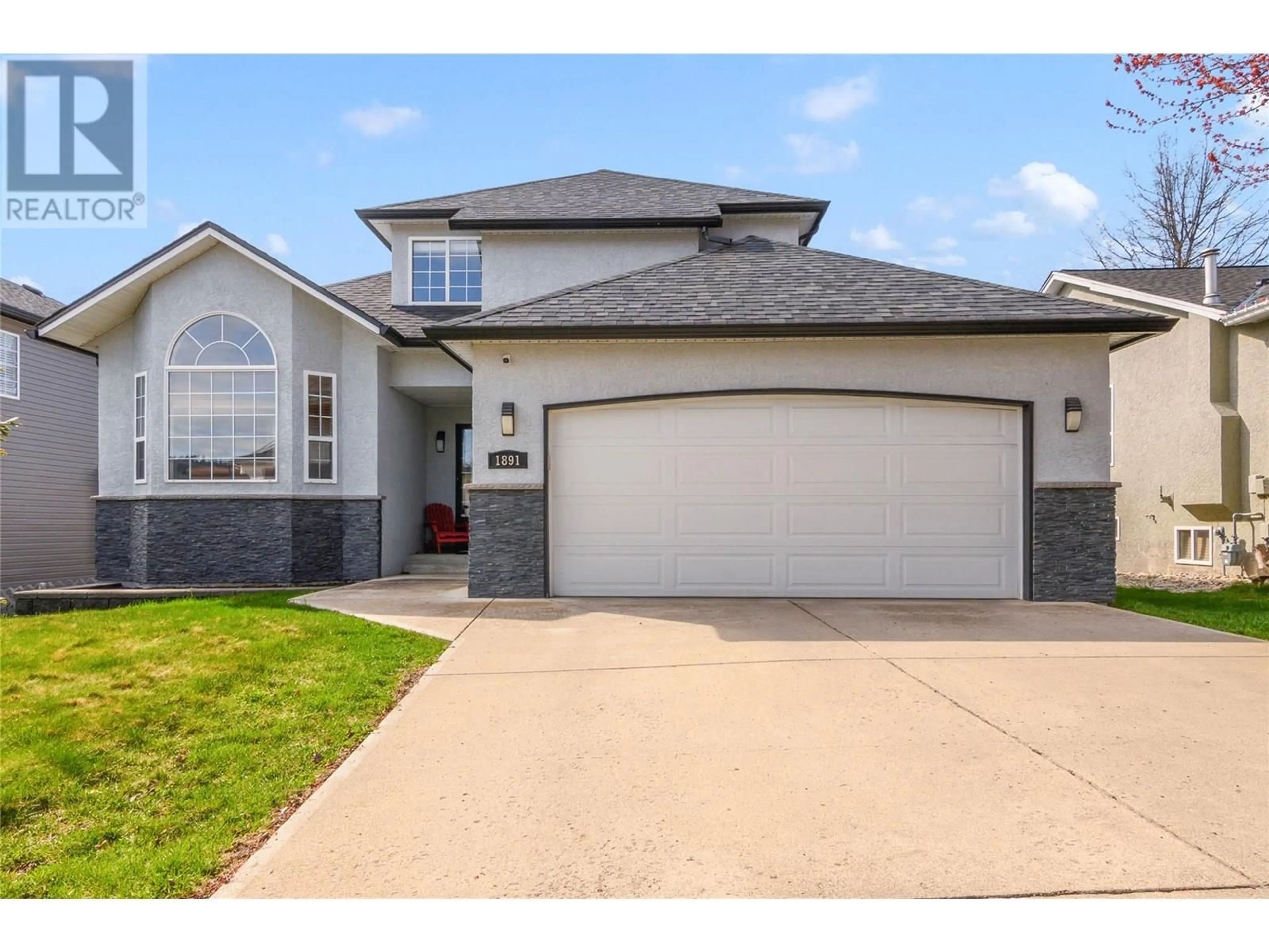 Home with vinyl exterior material, street for 1891 RANCHMONT CRESCENT, Kelowna British Columbia V1V1T3