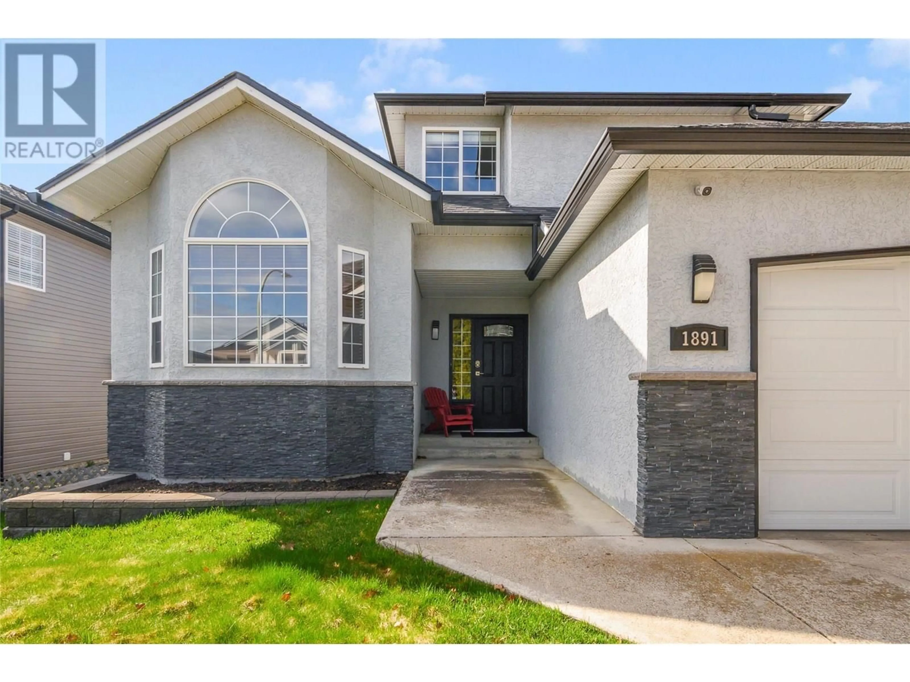 Home with vinyl exterior material, street for 1891 RANCHMONT CRESCENT, Kelowna British Columbia V1V1T3