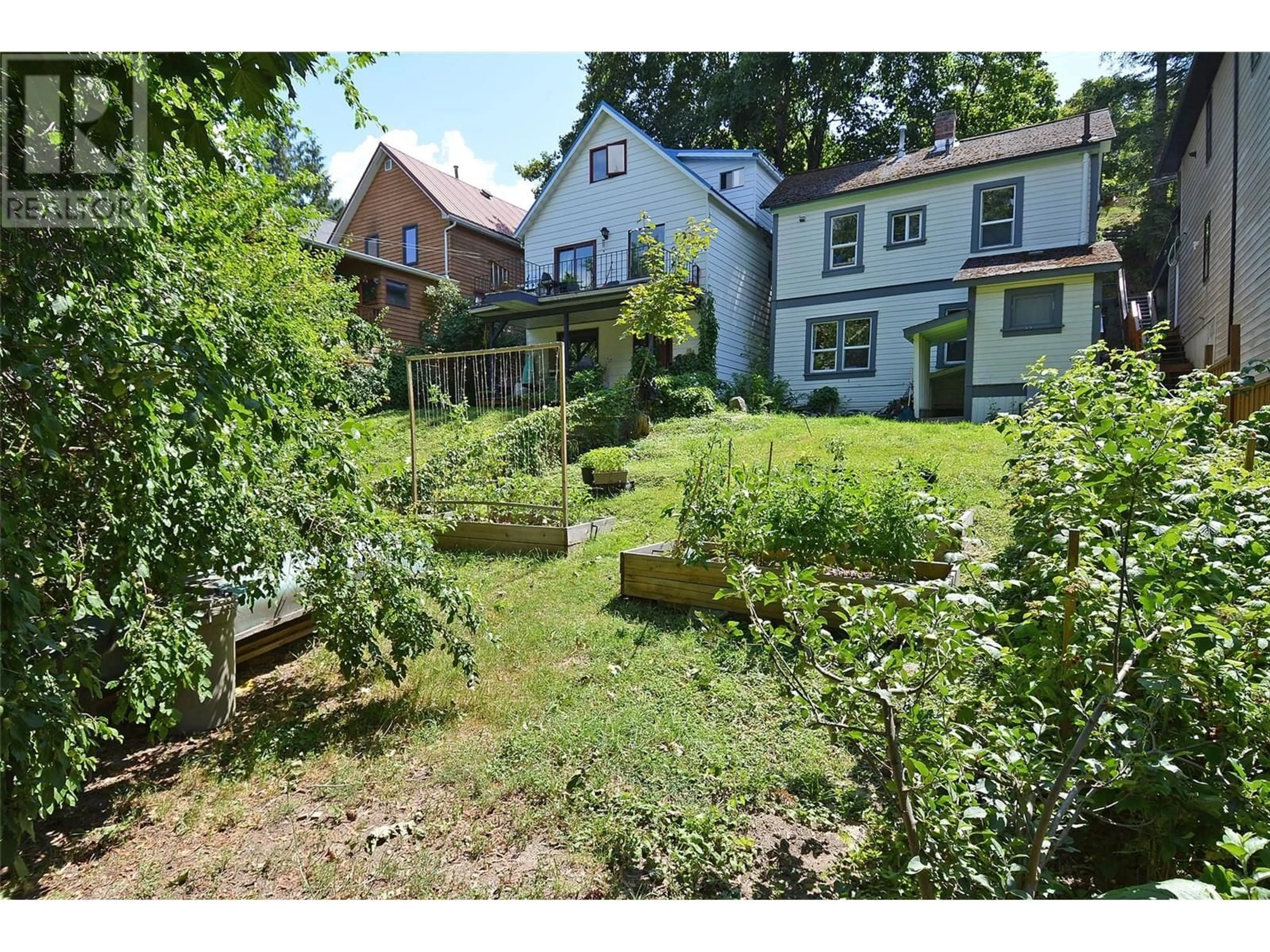 A pic from outside/outdoor area/front of a property/back of a property/a pic from drone, street for 115 HIGH STREET, Nelson British Columbia V1L3Z5
