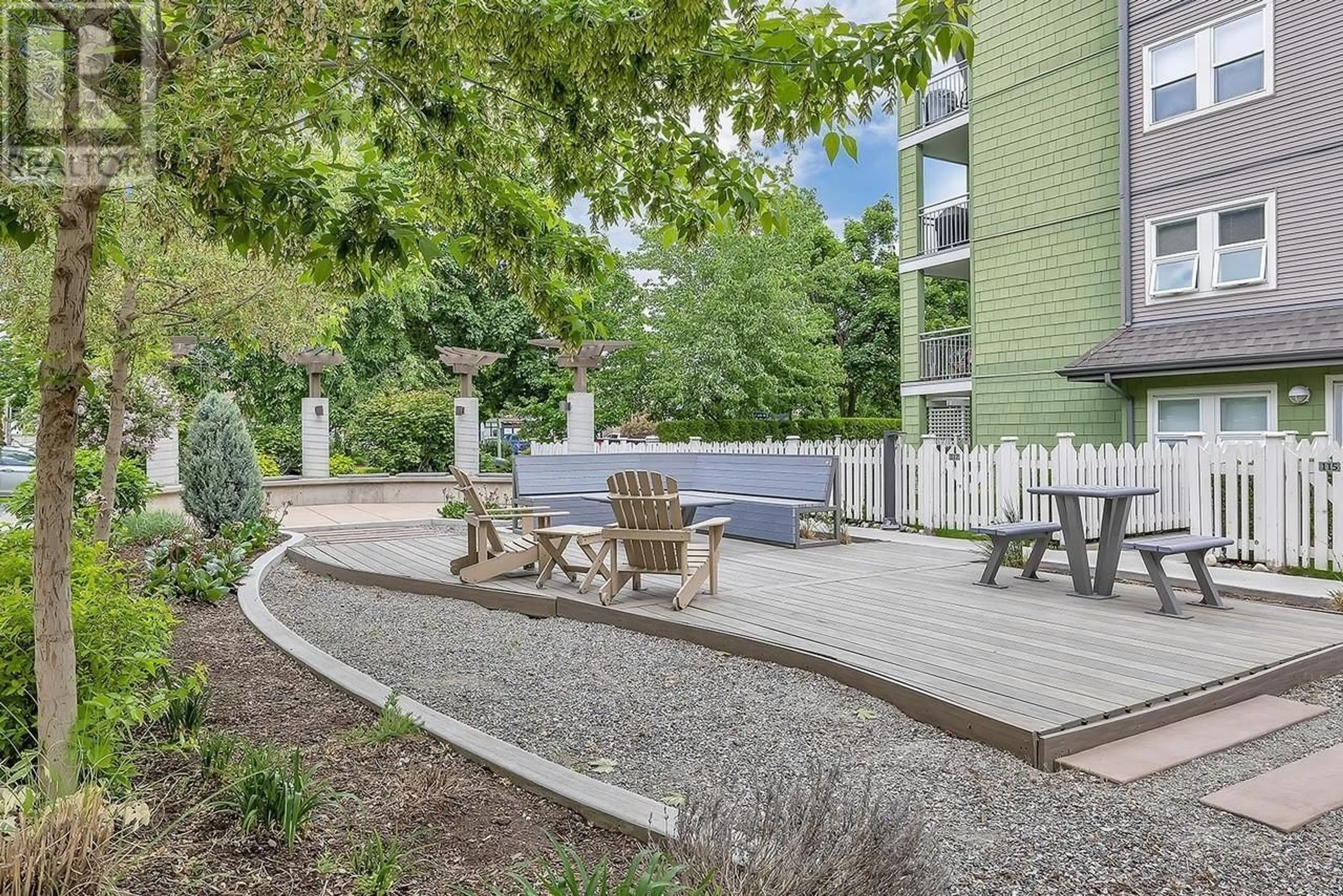 Patio, street for 102 - 551 YATES ROAD, Kelowna British Columbia V1V2V1