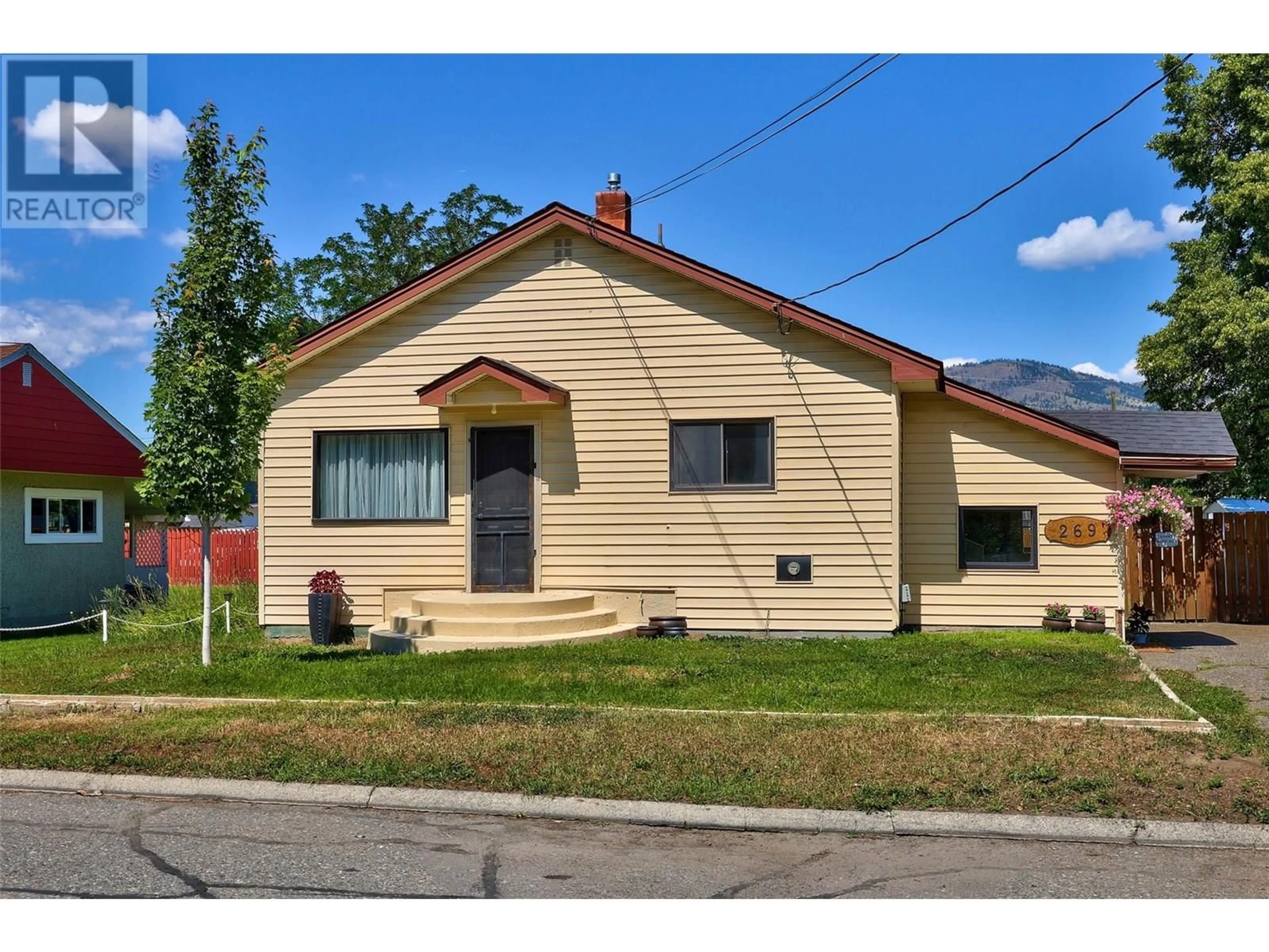 Home with vinyl exterior material, street for 269 BEACH AVENUE, Kamloops British Columbia V2B1C4