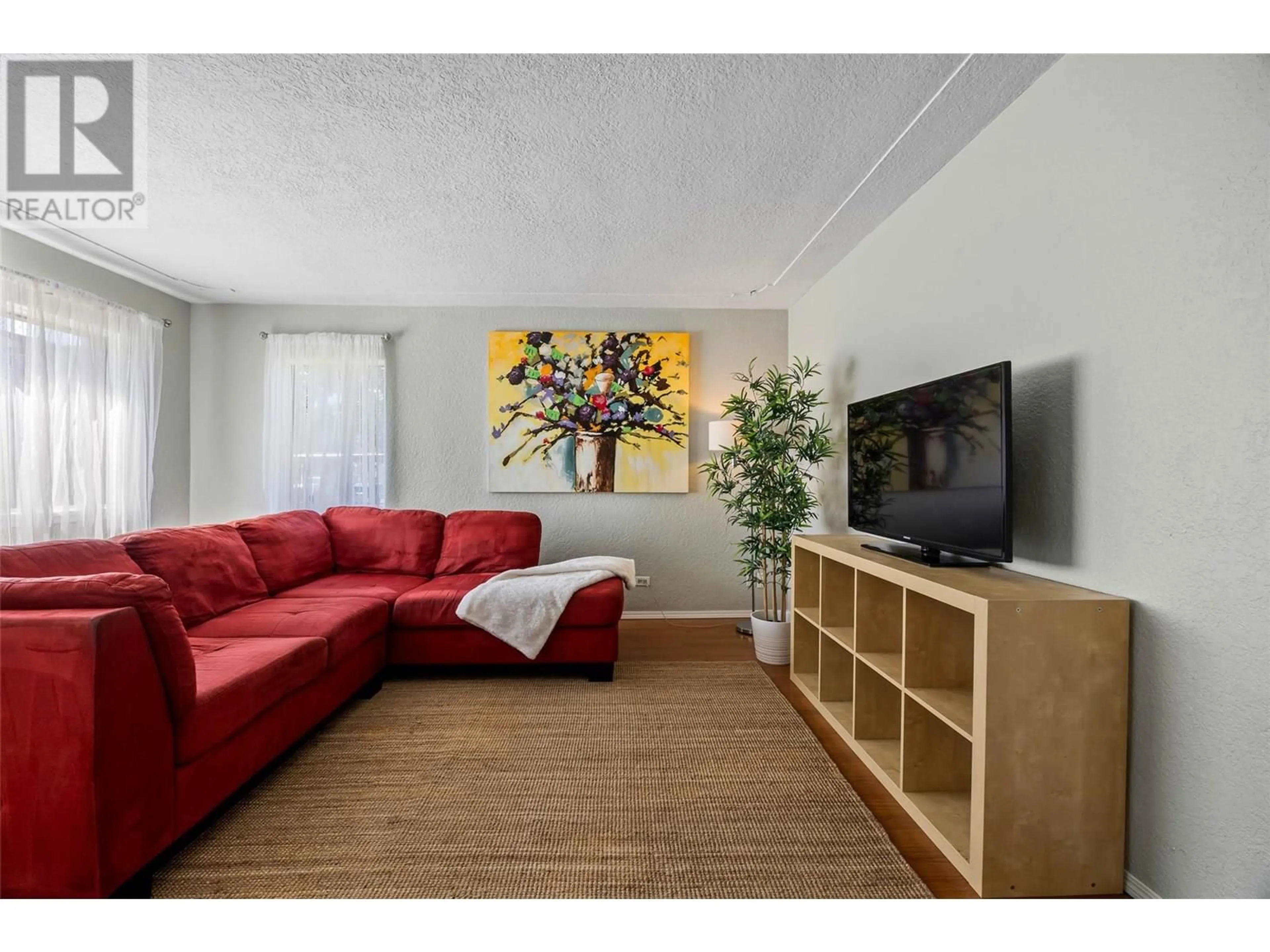 Living room with furniture, unknown for 269 BEACH AVENUE, Kamloops British Columbia V2B1C4