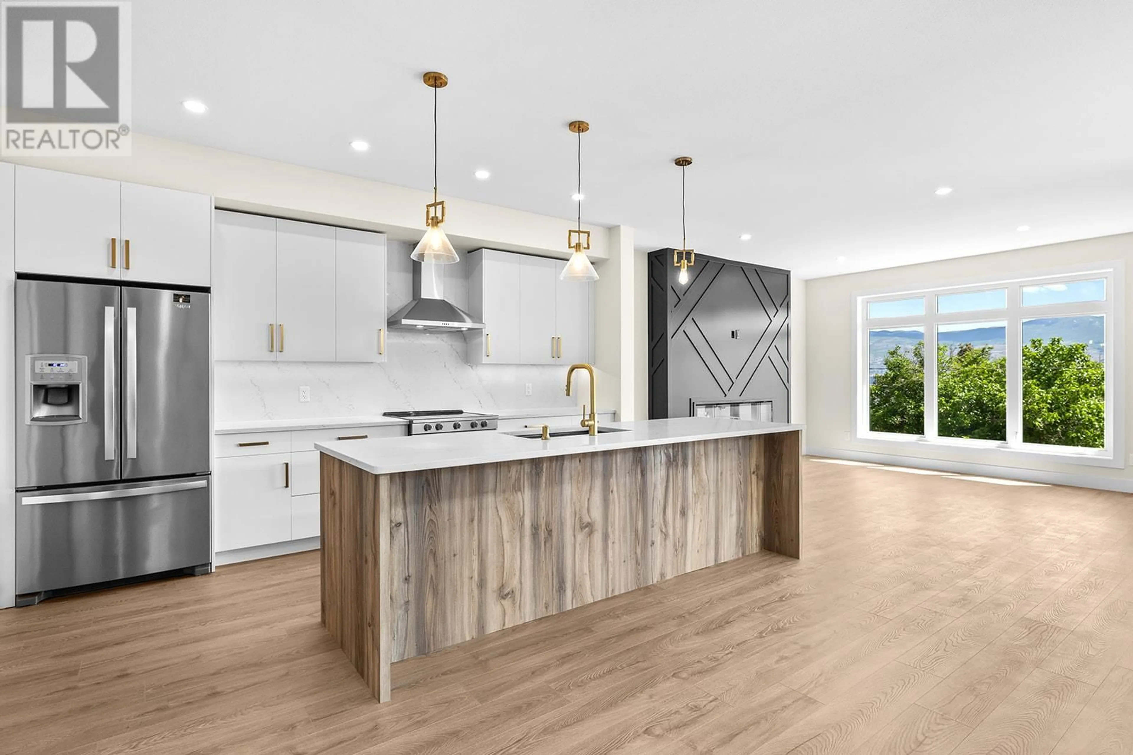 Open concept kitchen, wood/laminate floor for 1023 KITSON COURT, West Kelowna British Columbia V1Z2G7